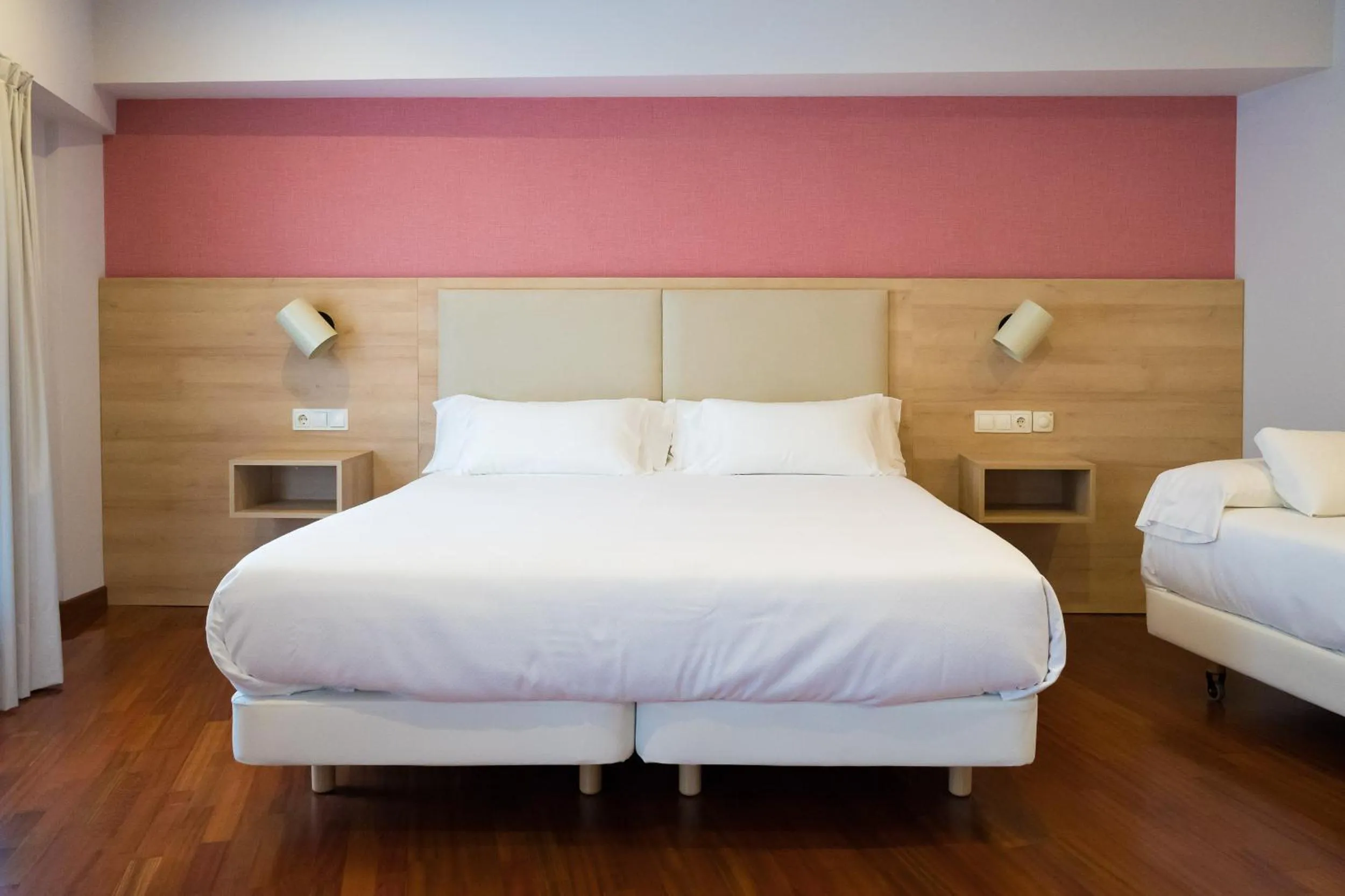 Bed in Hotel Parking Miradoiro de Belvís