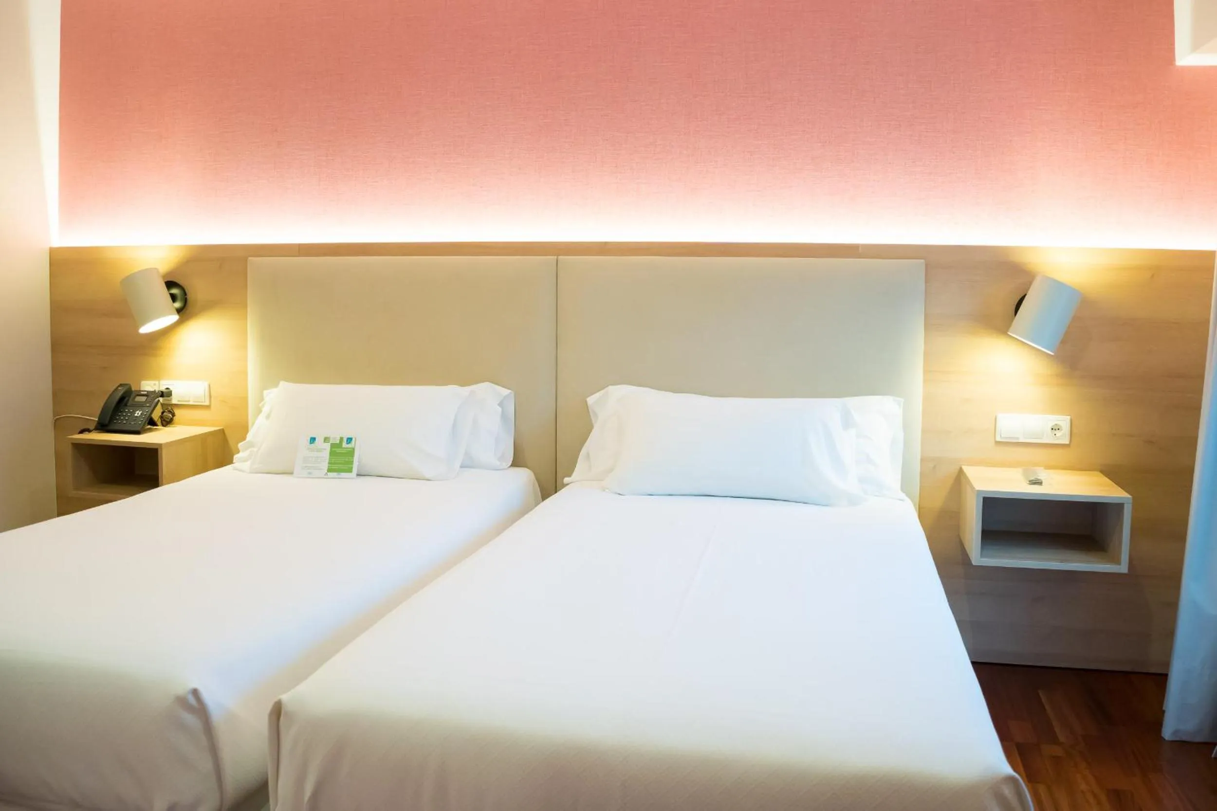 Bed in Hotel Parking Miradoiro de Belvís