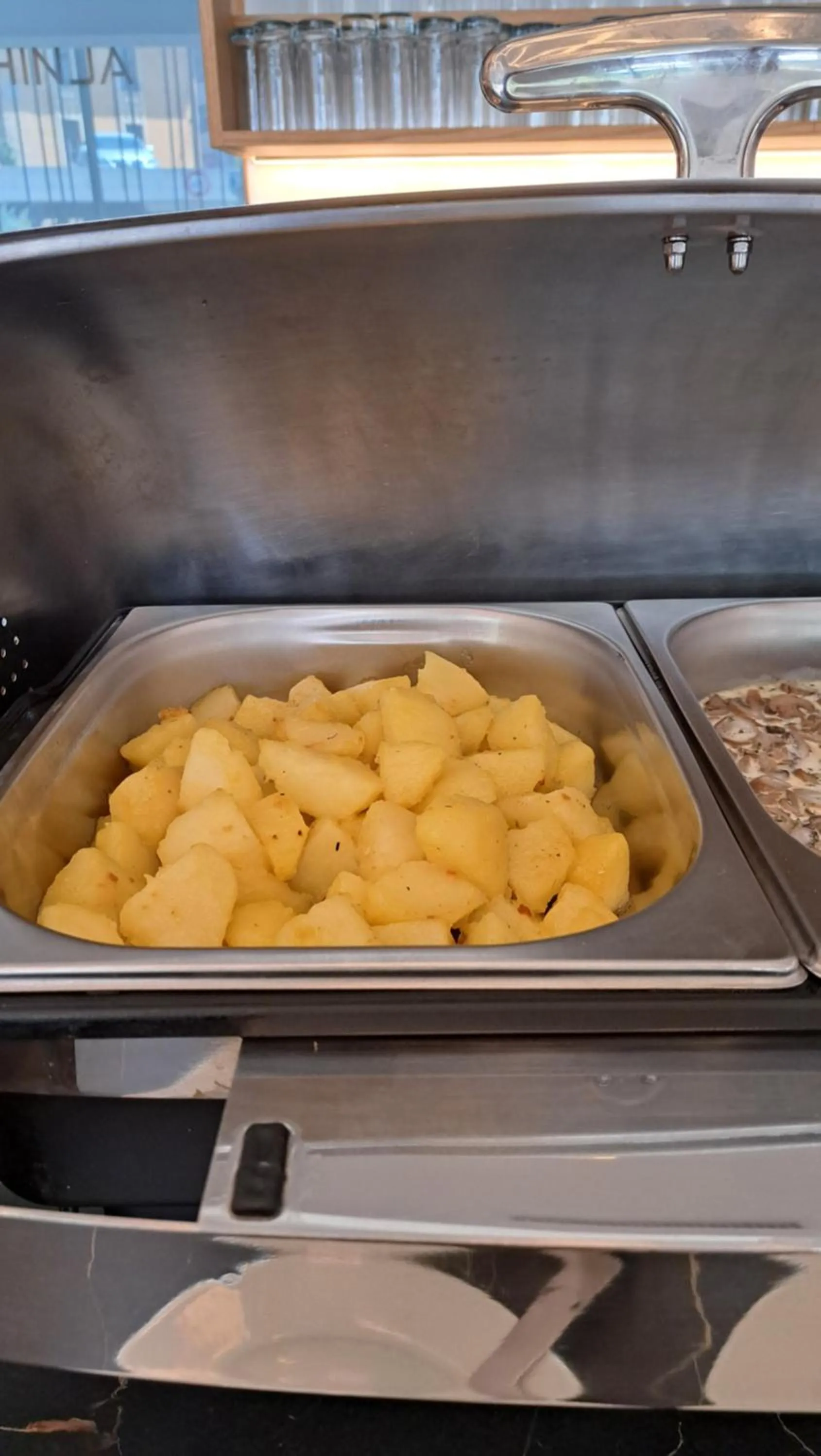 Food and drinks in Lipa Hotel