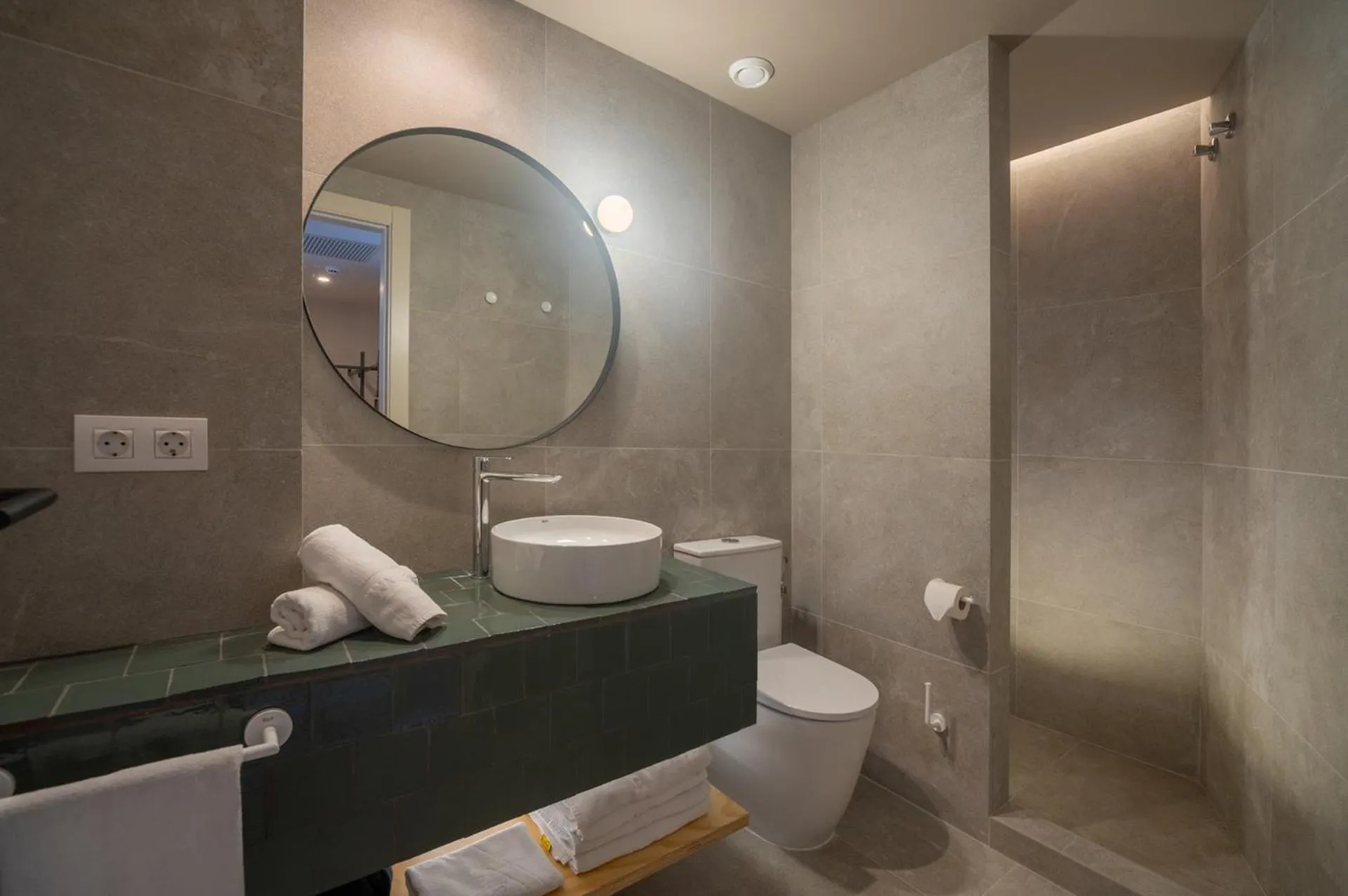 Shower in AQUA Hotel Bertran Park