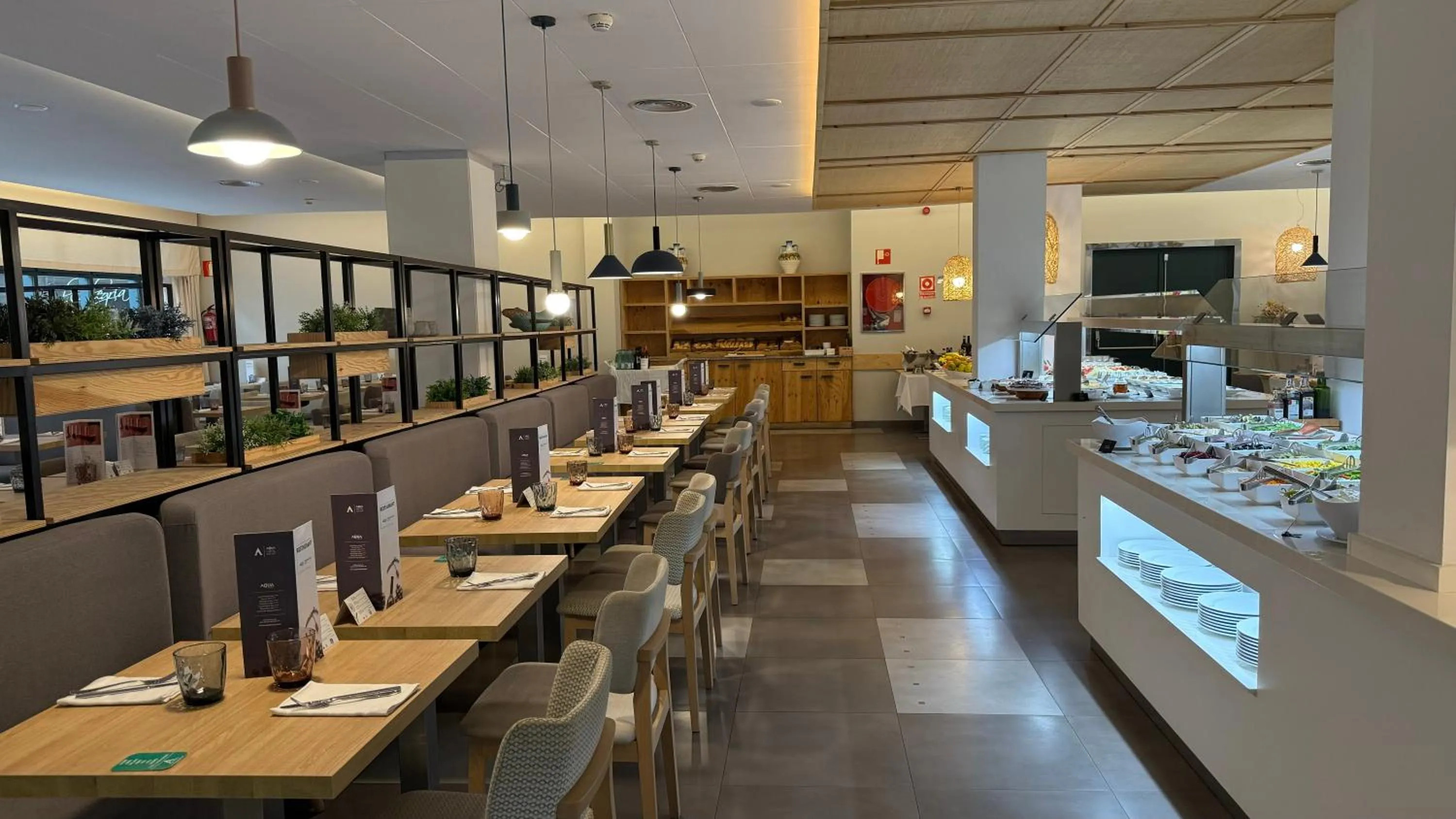 Restaurant/places to eat in AQUA Hotel Bertran Park