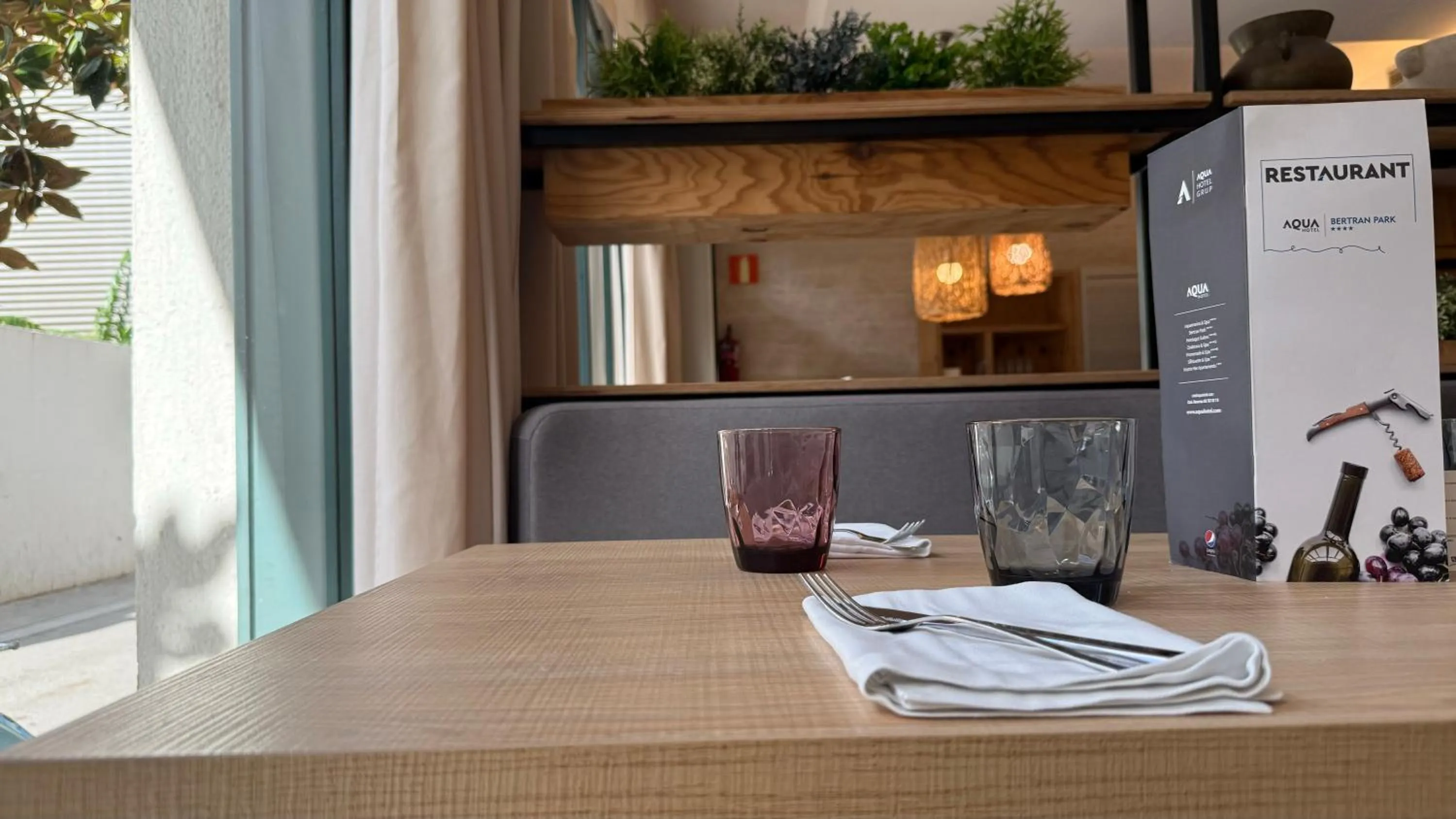 Restaurant/places to eat in AQUA Hotel Bertran Park