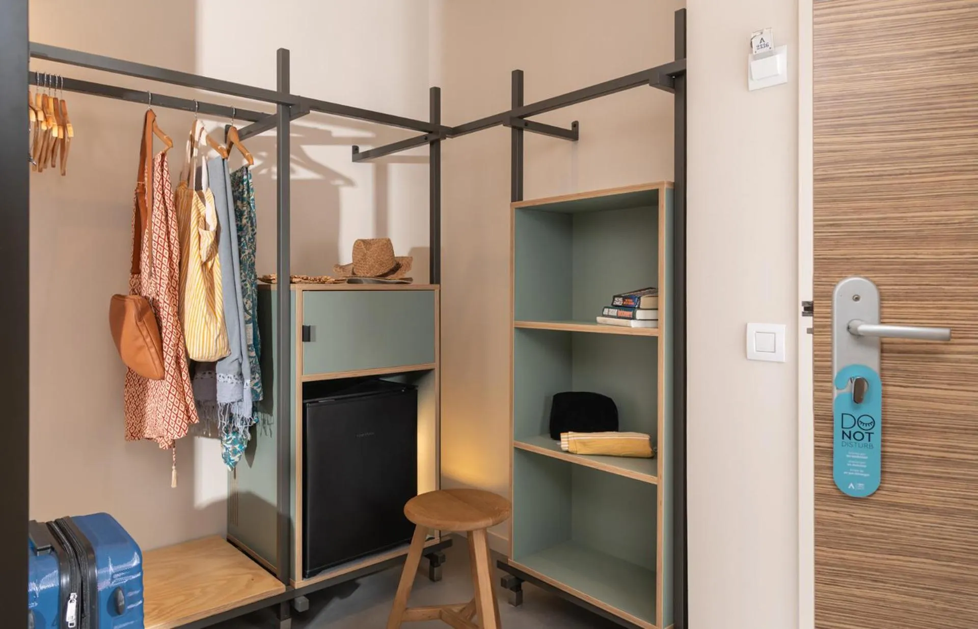 wardrobe in AQUA Hotel Bertran Park