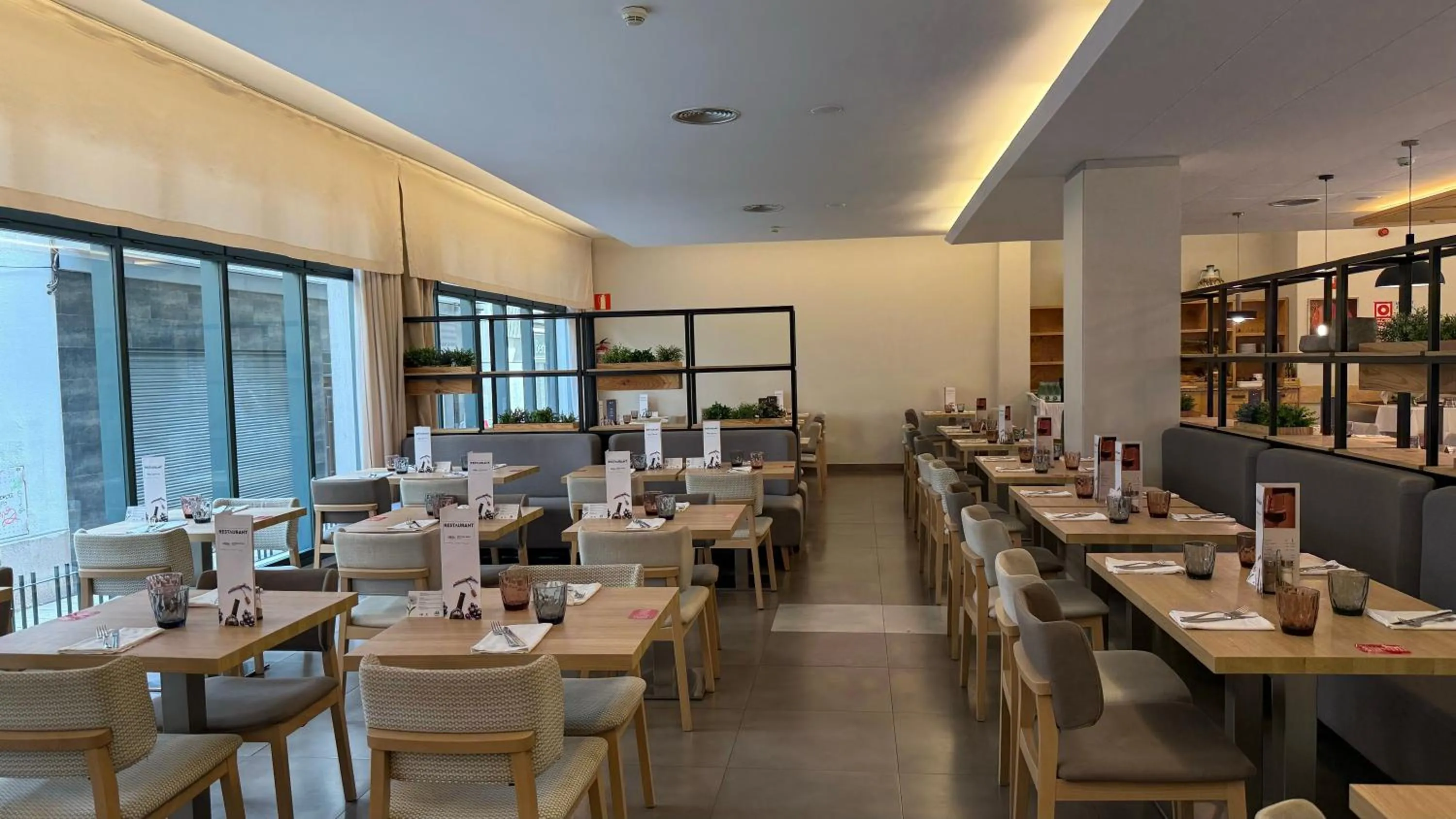 Restaurant/places to eat in AQUA Hotel Bertran Park