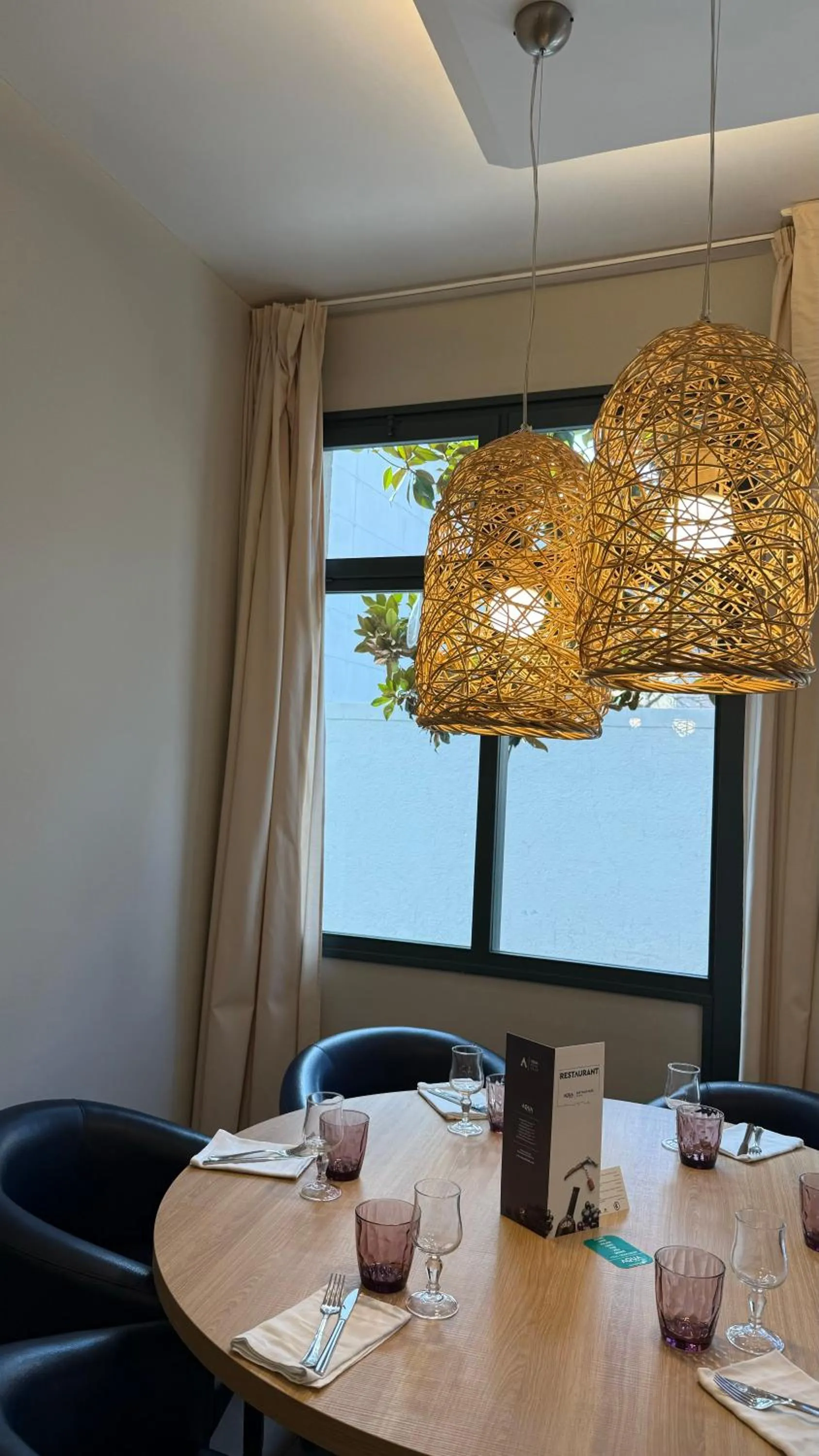 Restaurant/places to eat in AQUA Hotel Bertran Park