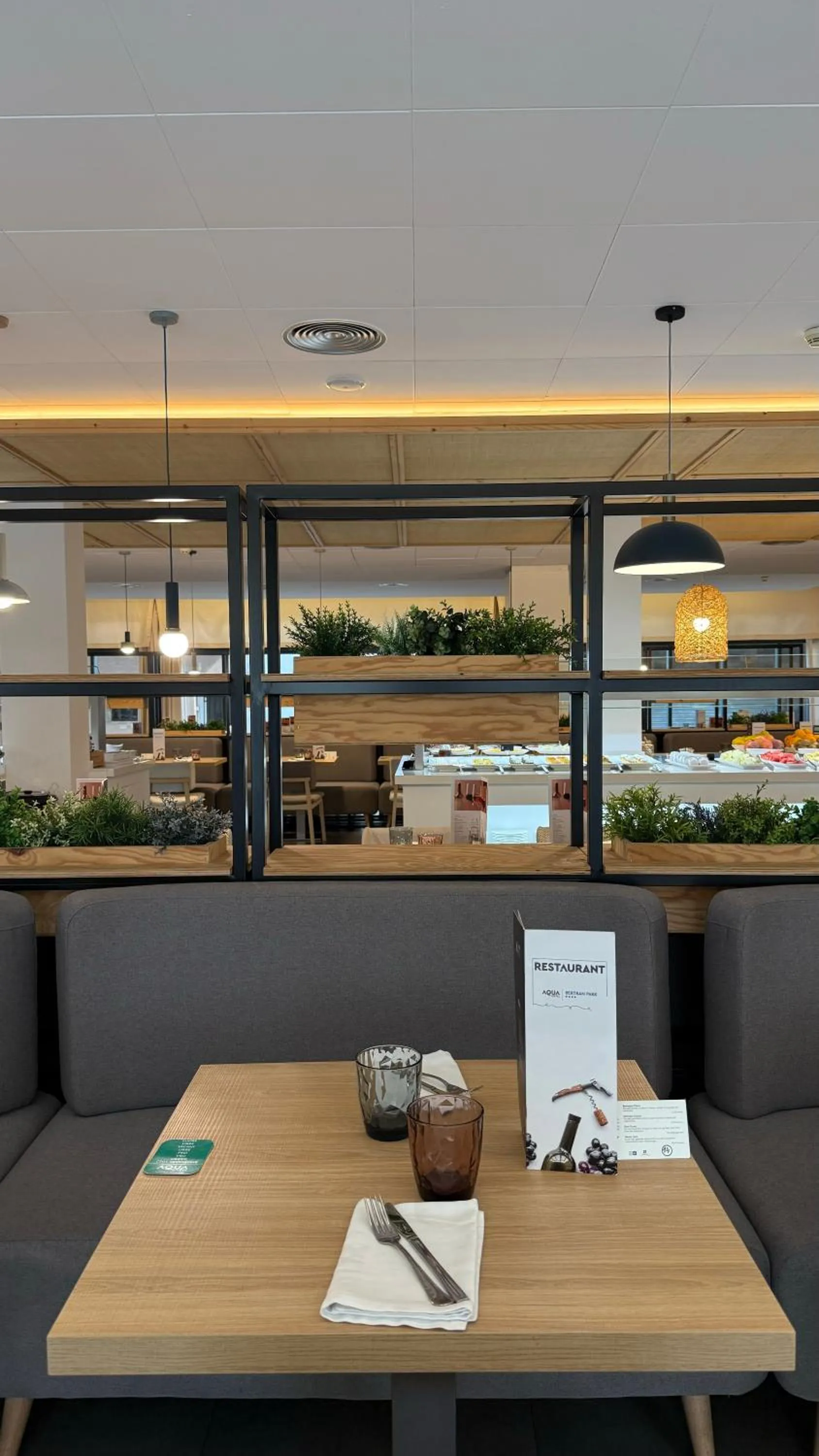 Restaurant/places to eat in AQUA Hotel Bertran Park