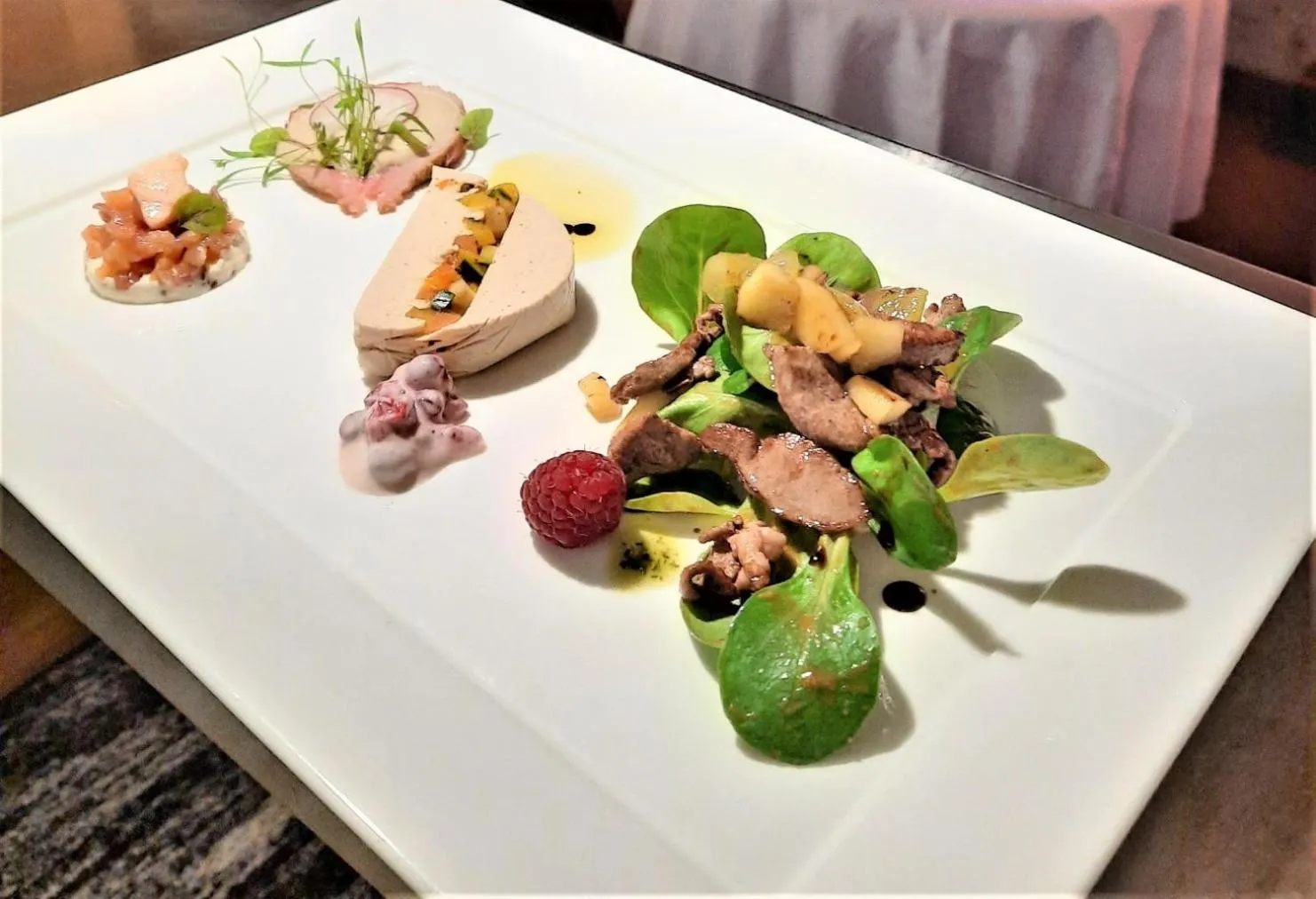 Restaurant/places to eat in Hotel Santana