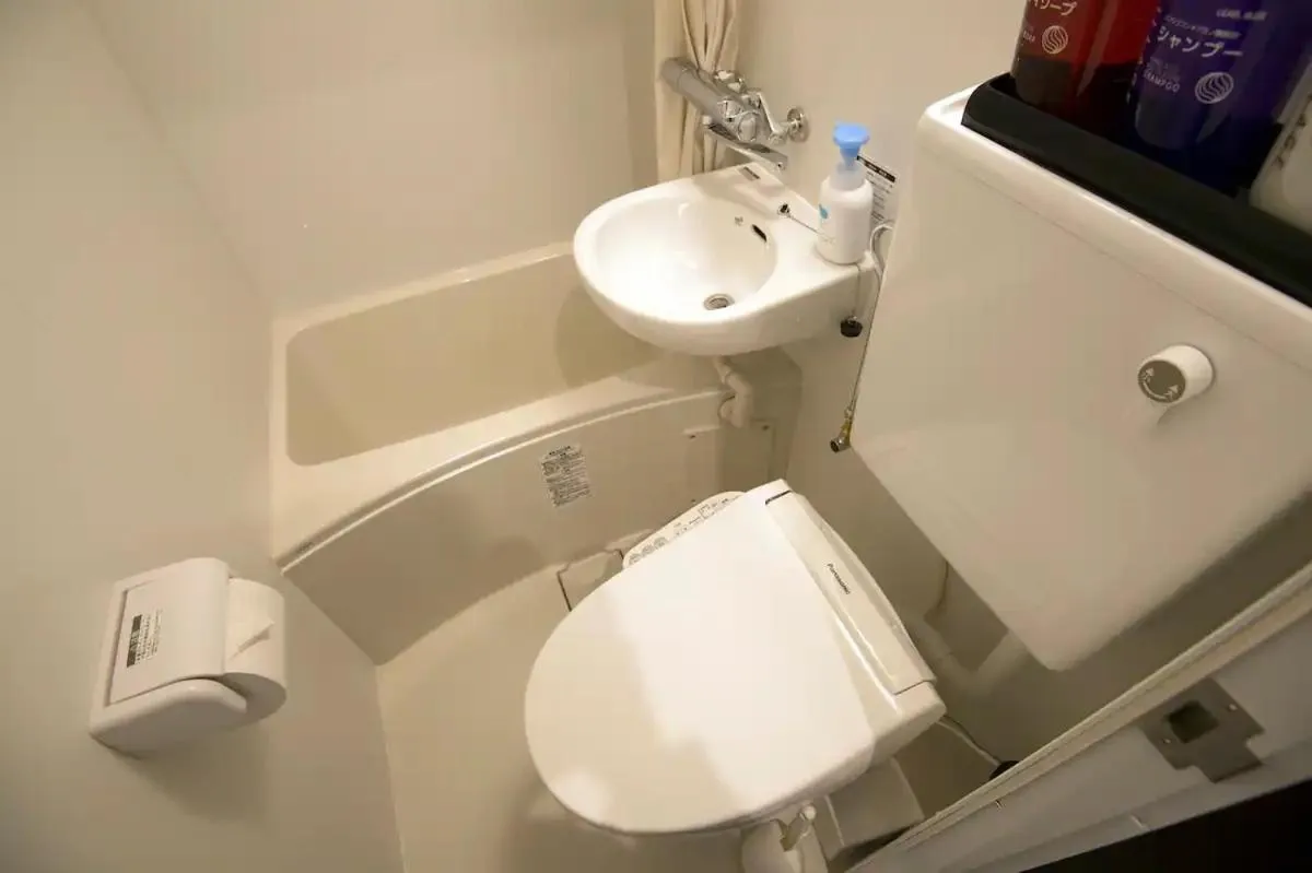 Toilet in akihabara marutomo hotel