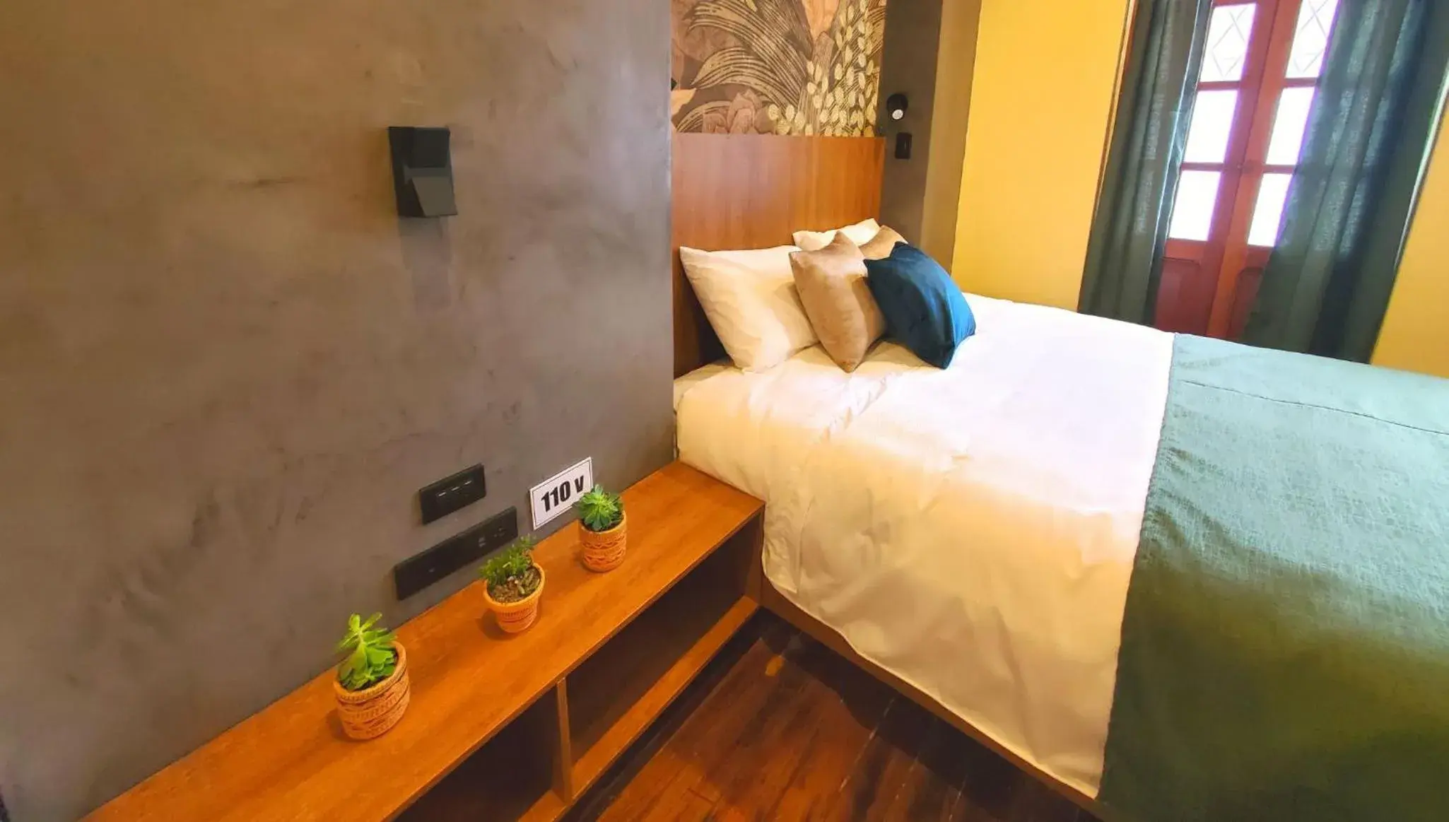 Superior Double Room with Two Double Beds in Hotel Inti Quito Superior Double Room with Two Double Beds in Hotel Inti Quito