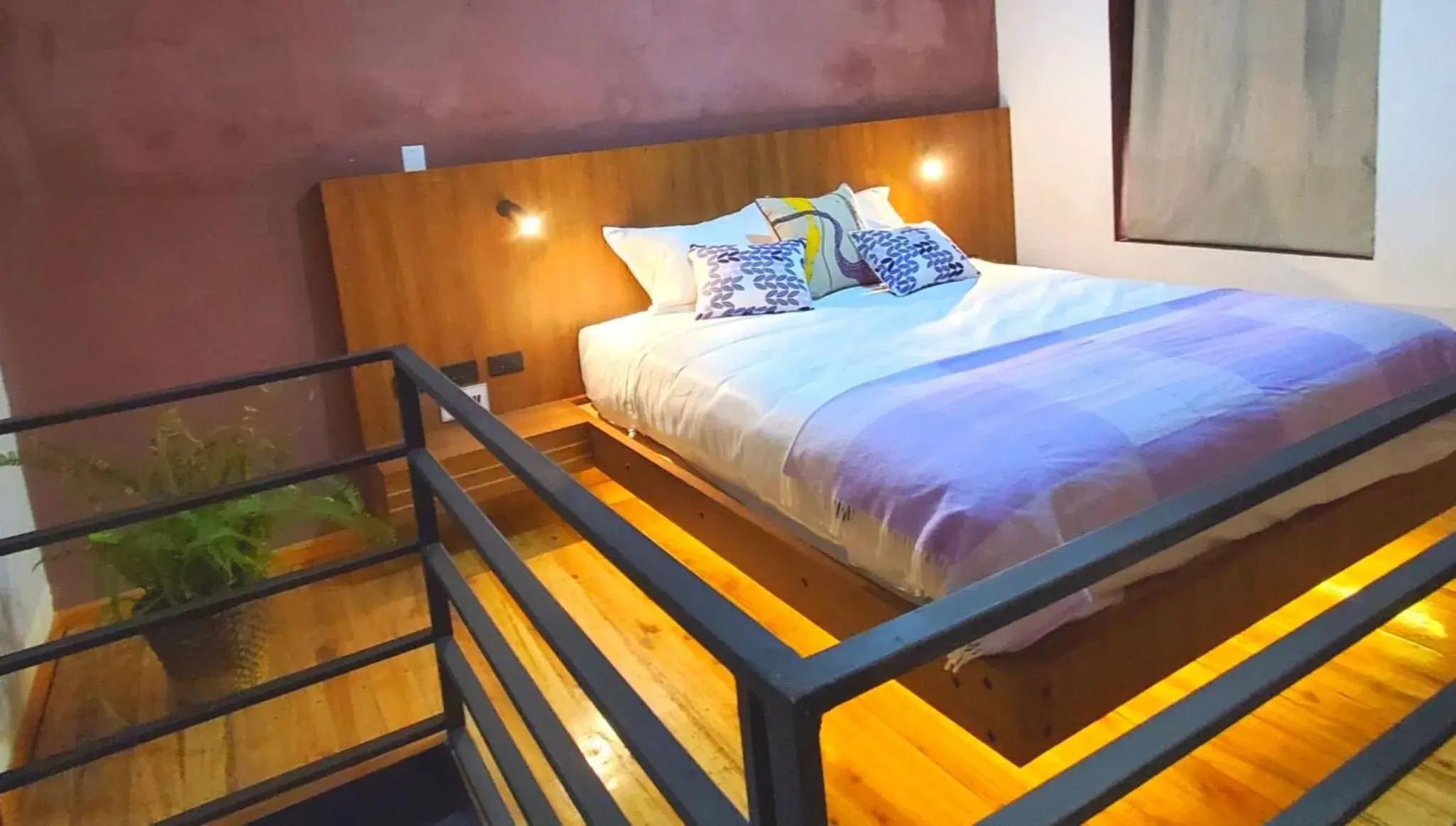 Deluxe Double Room with Bath in Hotel Inti Quito Deluxe Double Room with Bath in Hotel Inti Quito