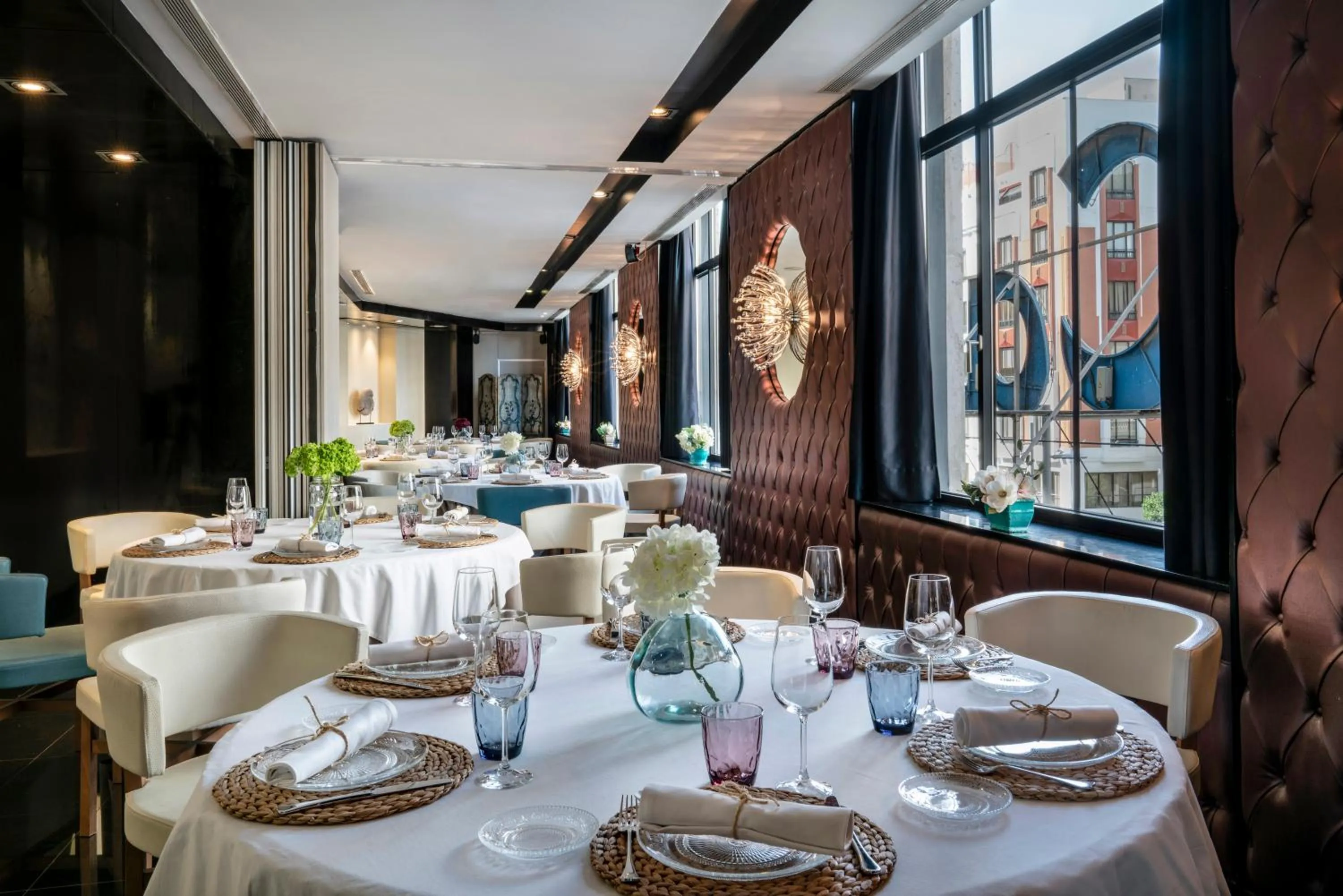 Restaurant/places to eat in Vincci Capitol