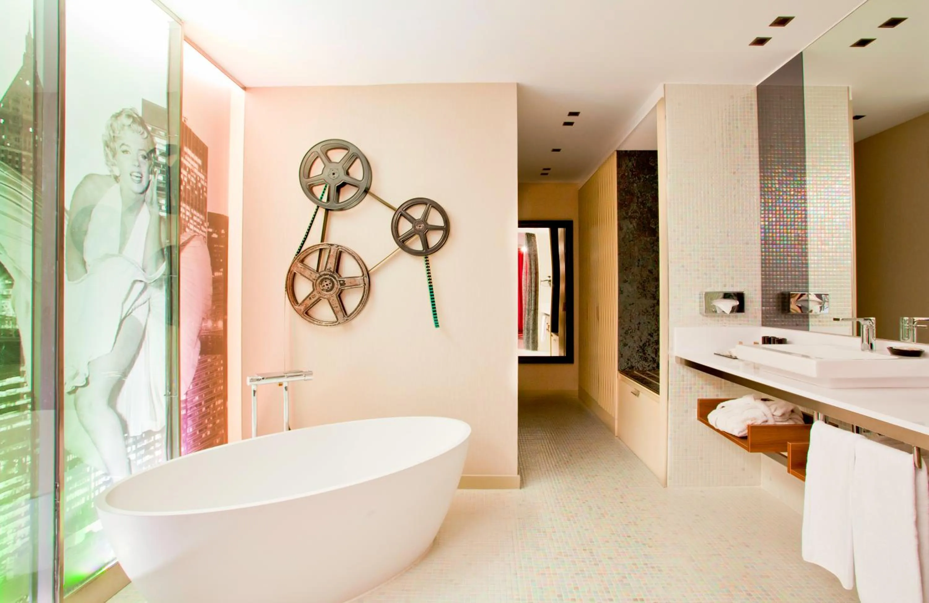 Toilet in Vincci Capitol