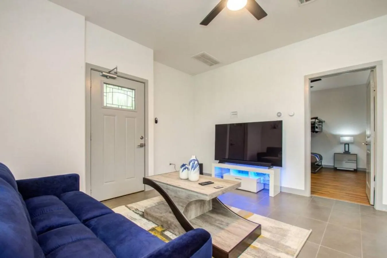Modern 2 Bedroom 2 Bathroom Near Downtown Houston