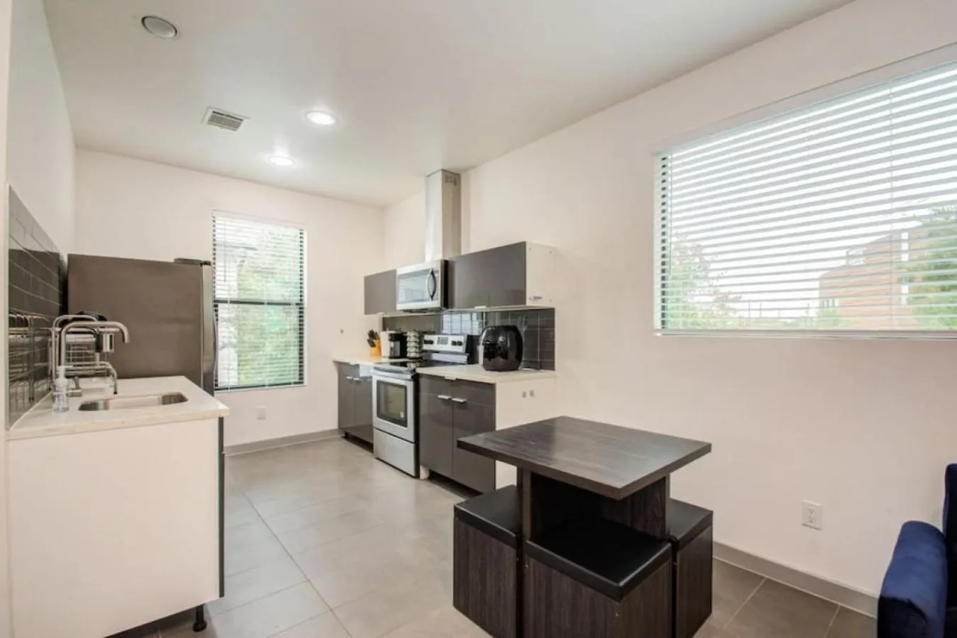 Modern 2 Bedroom 2 Bathroom Near Downtown Houston