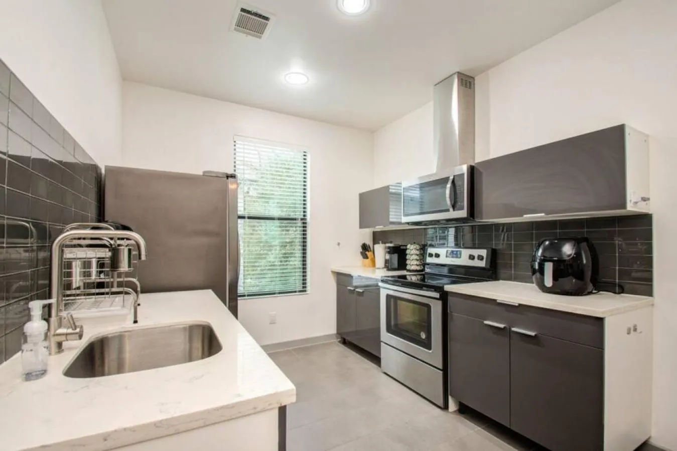 Modern 2 Bedroom 2 Bathroom Near Downtown Houston