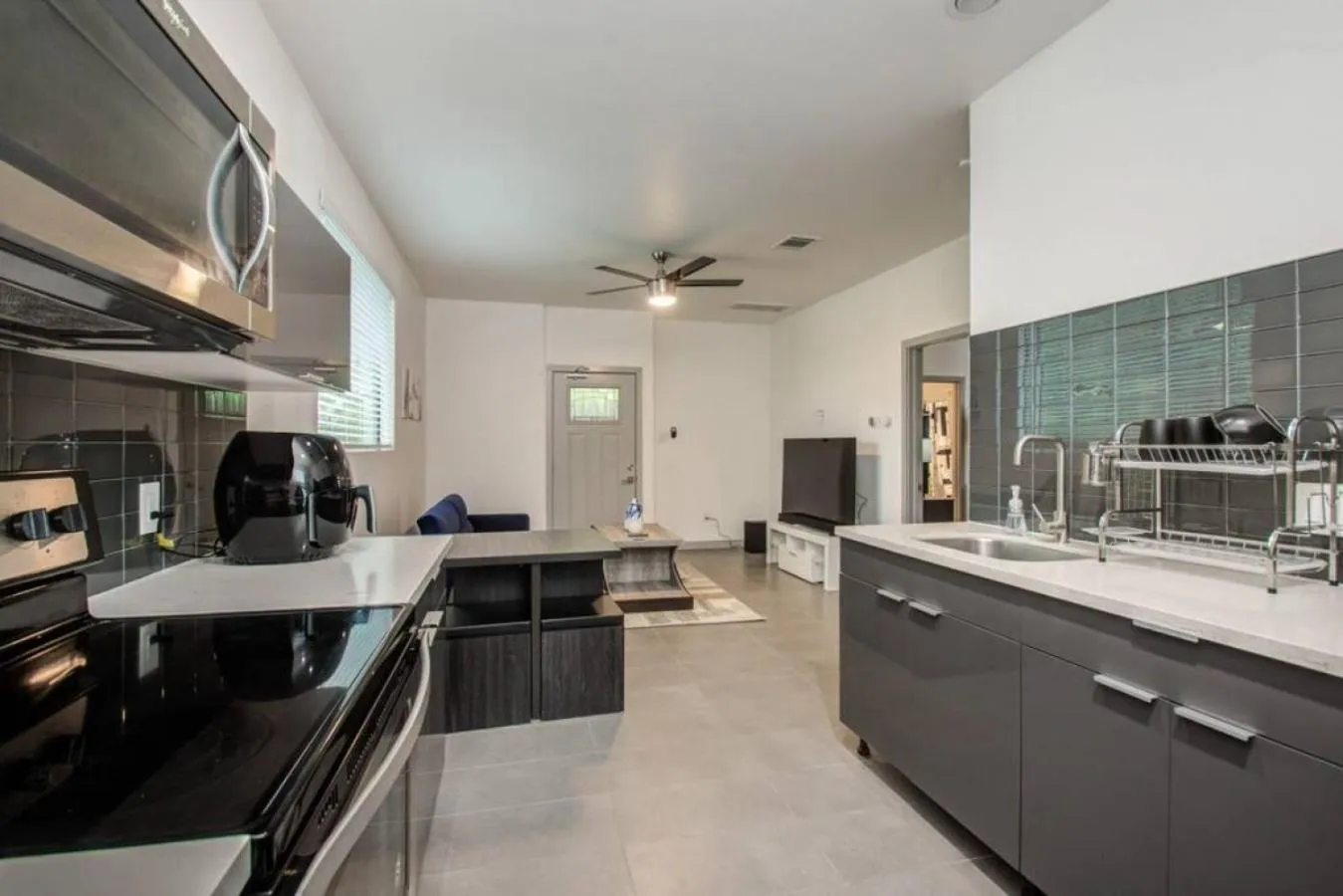 Modern 2 Bedroom 2 Bathroom Near Downtown Houston