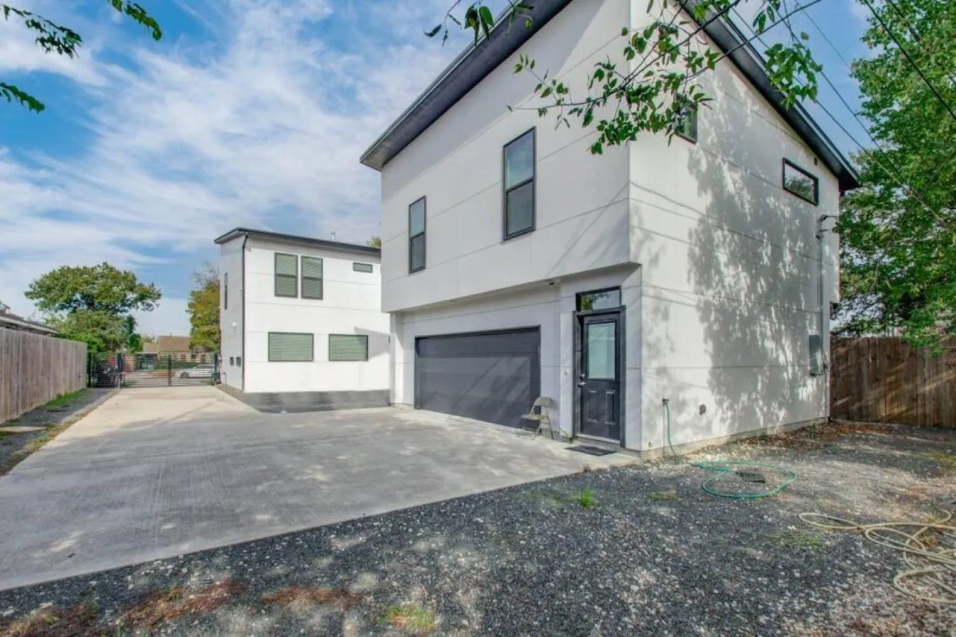 Modern 2 Bedroom 2 Bathroom Near Downtown Houston