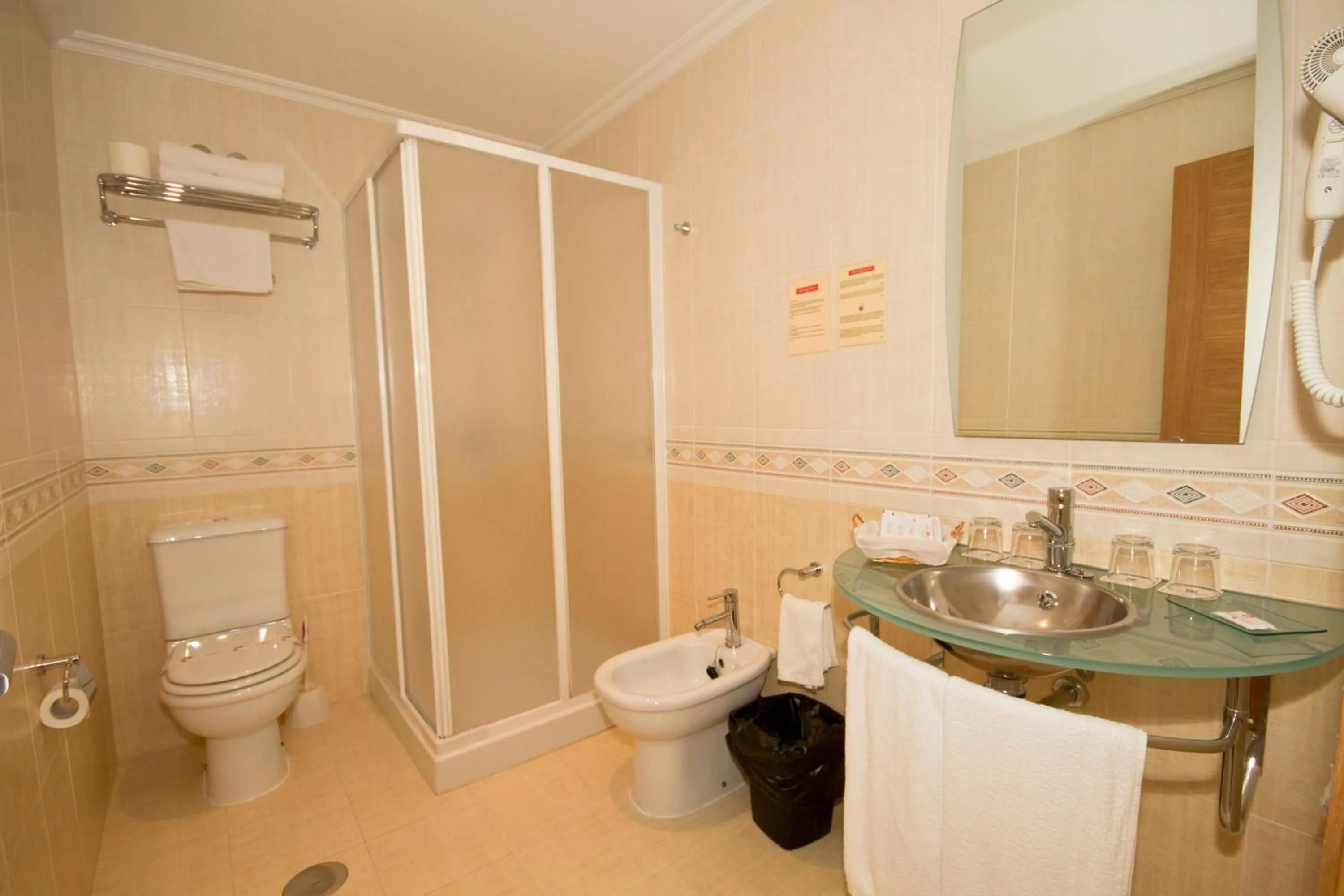 Bathroom in Aparthotel Arenteiro