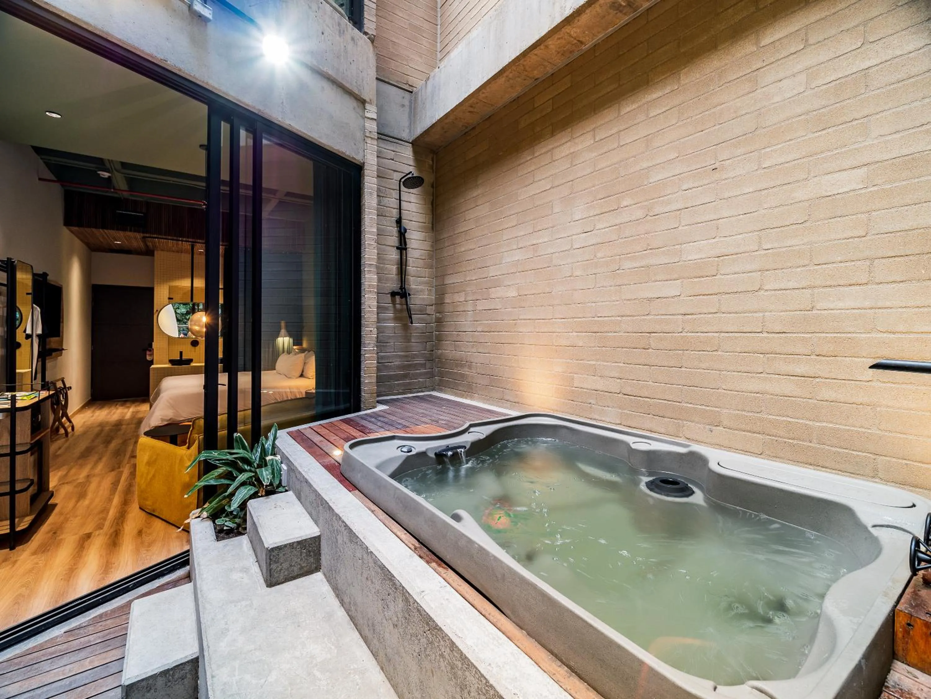 Hot Tub in The Somos Bold Hotel