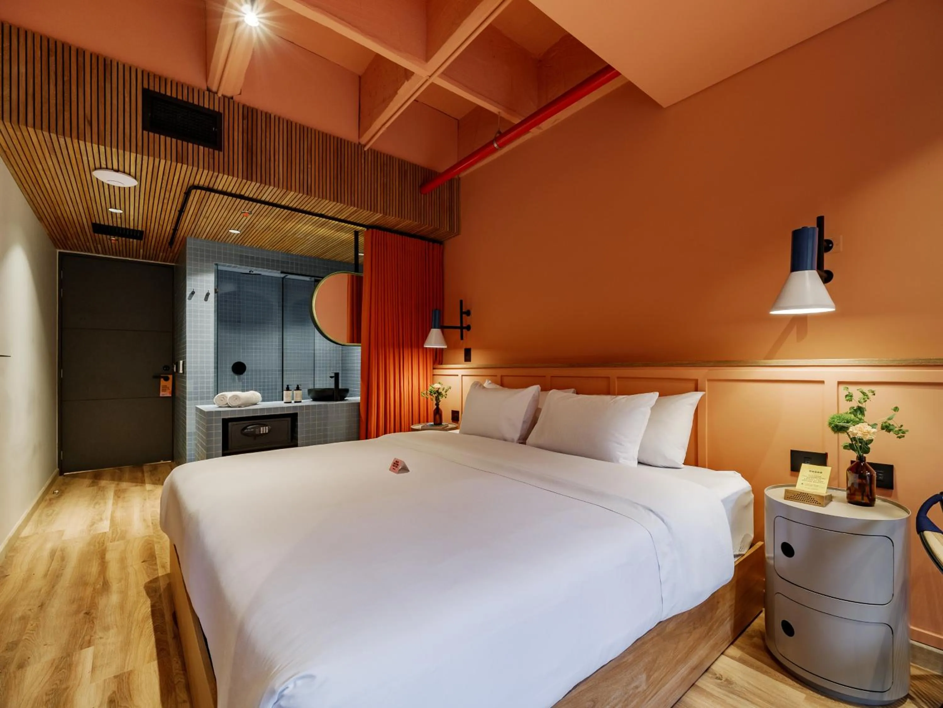 Photo of the whole room, Bed in The Somos Bold Hotel