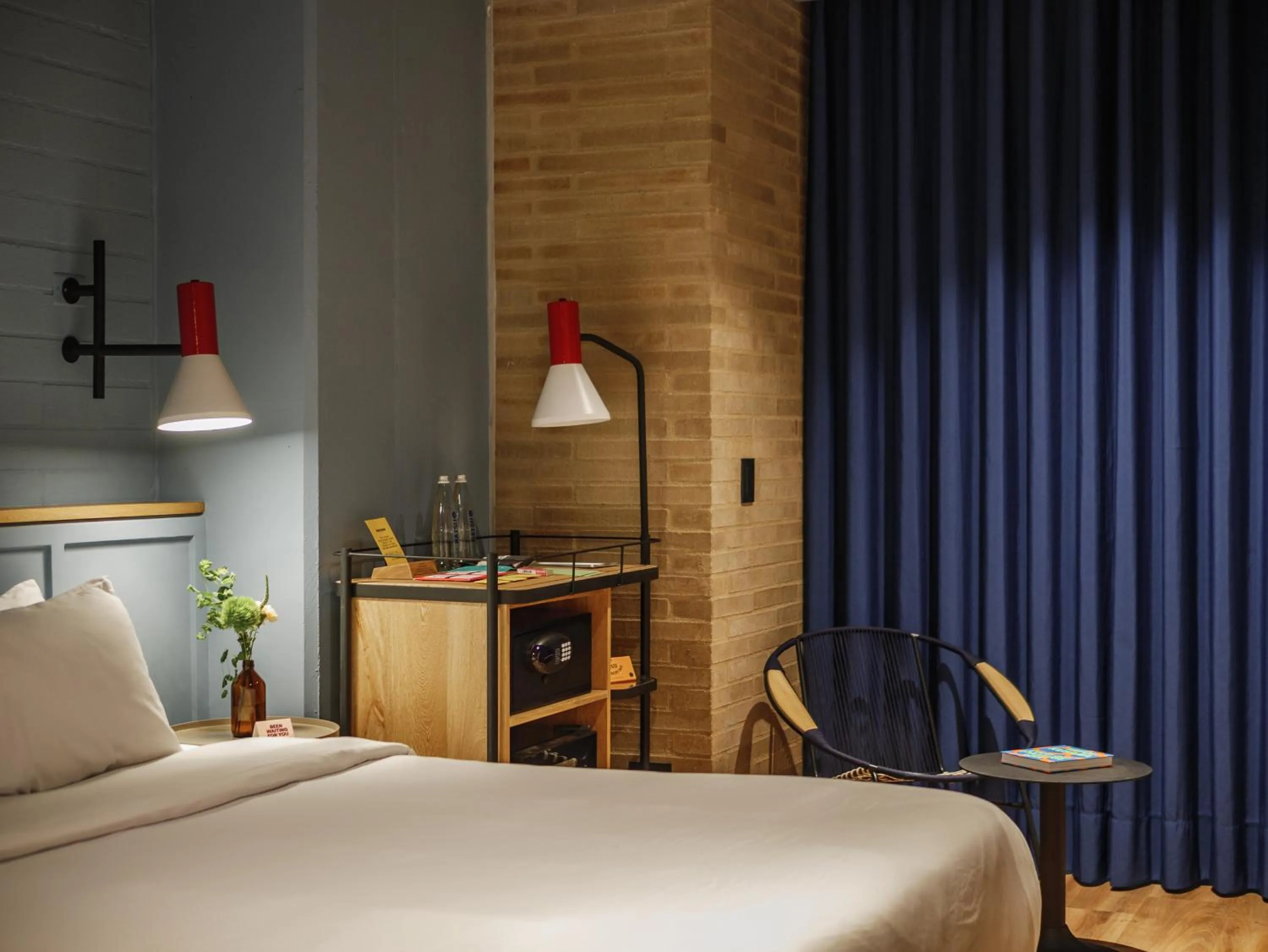 Photo of the whole room, Bed in The Somos Bold Hotel