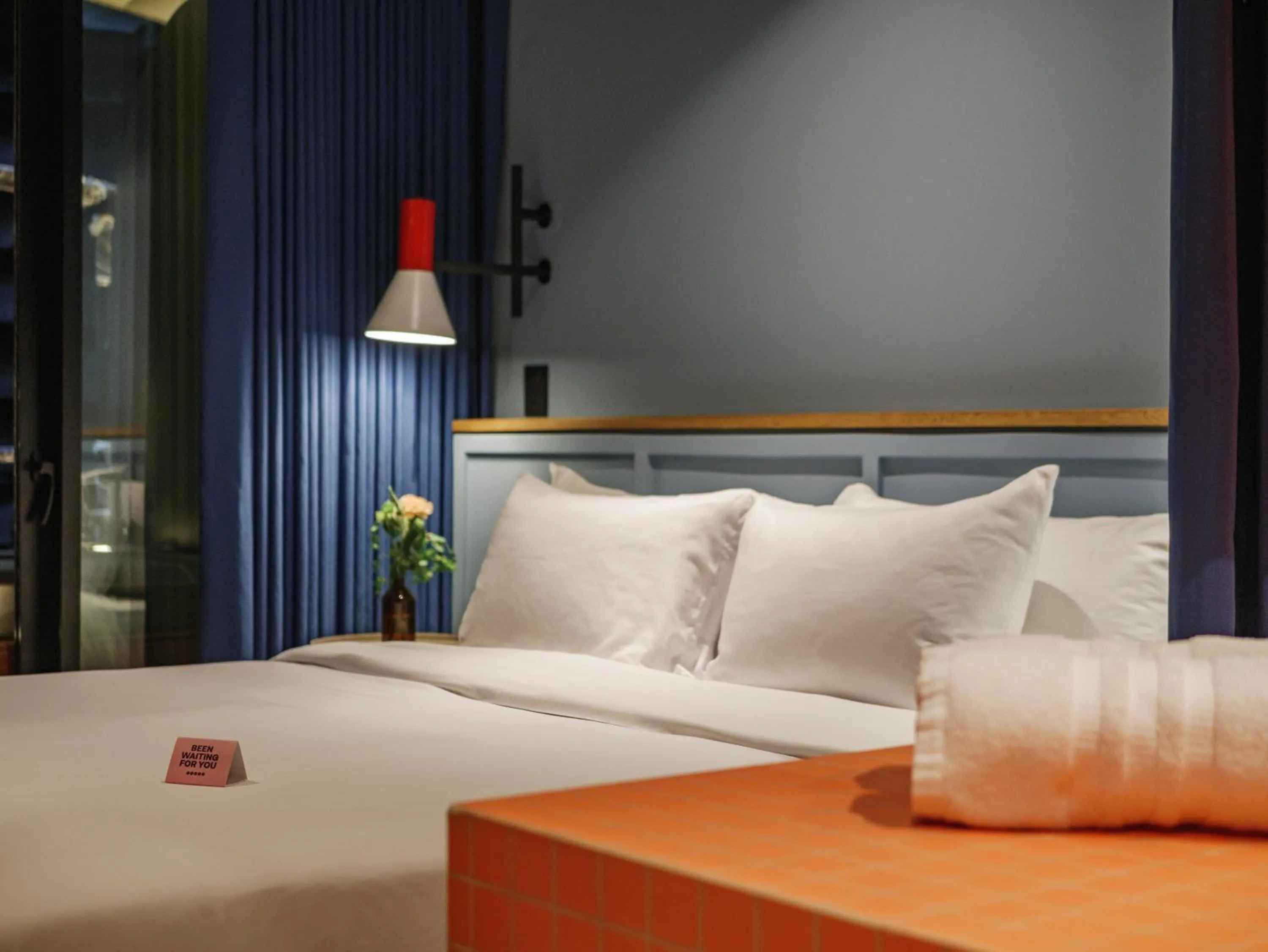 Photo of the whole room, Bed in The Somos Bold Hotel