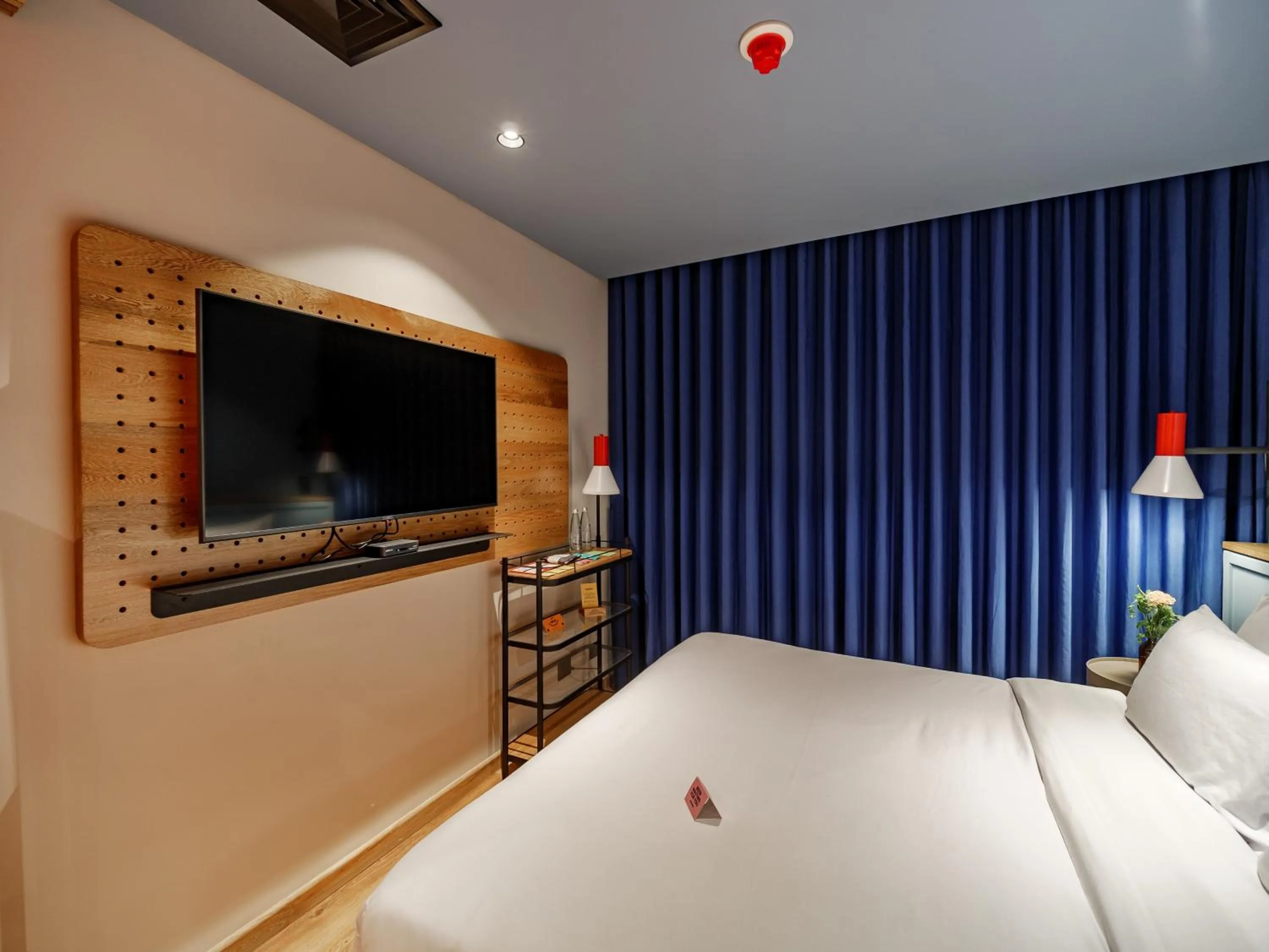 Bed in The Somos Bold Hotel