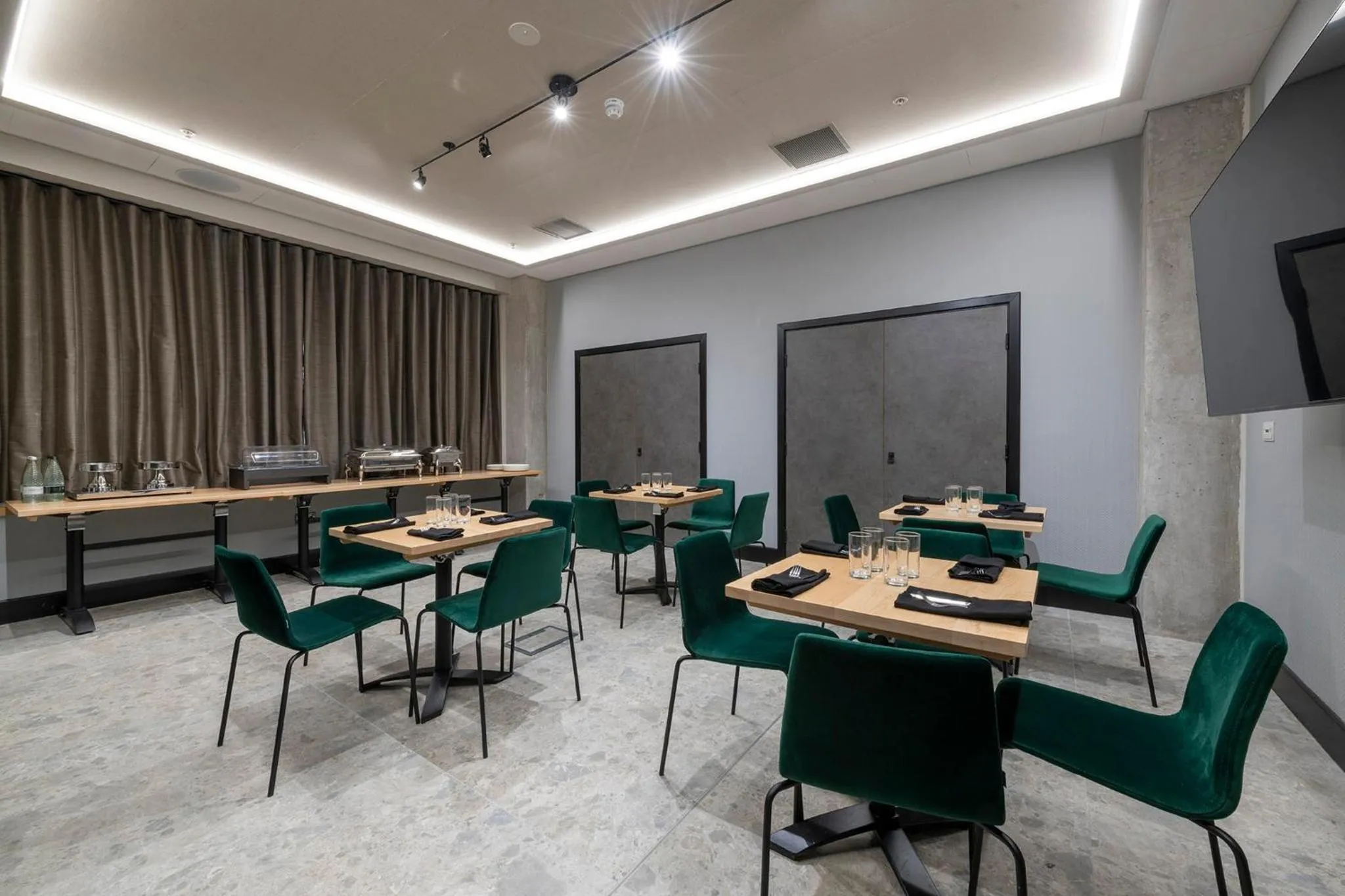 Meeting/conference room in Sandman Signature Glasgow Hotel