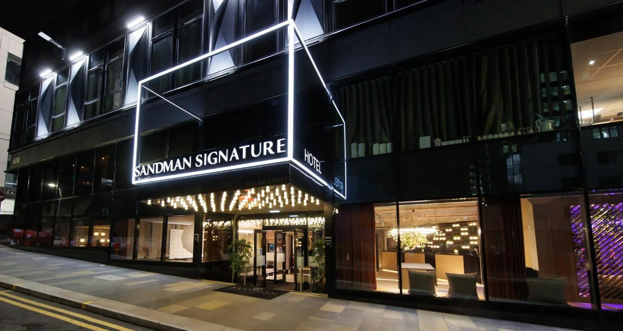 Property building in Sandman Signature Glasgow Hotel