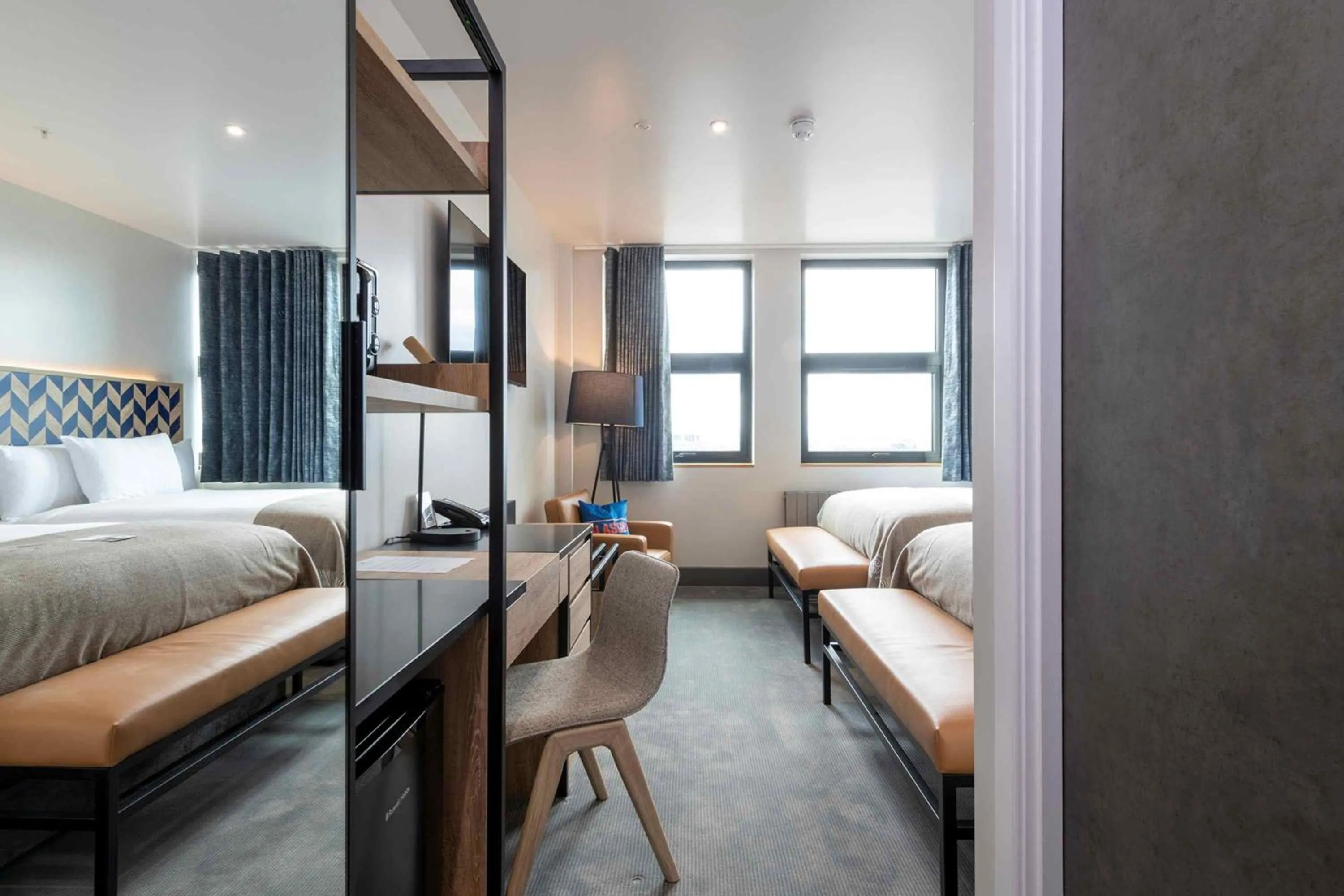 Photo of the whole room, Bed in Sandman Signature Glasgow Hotel