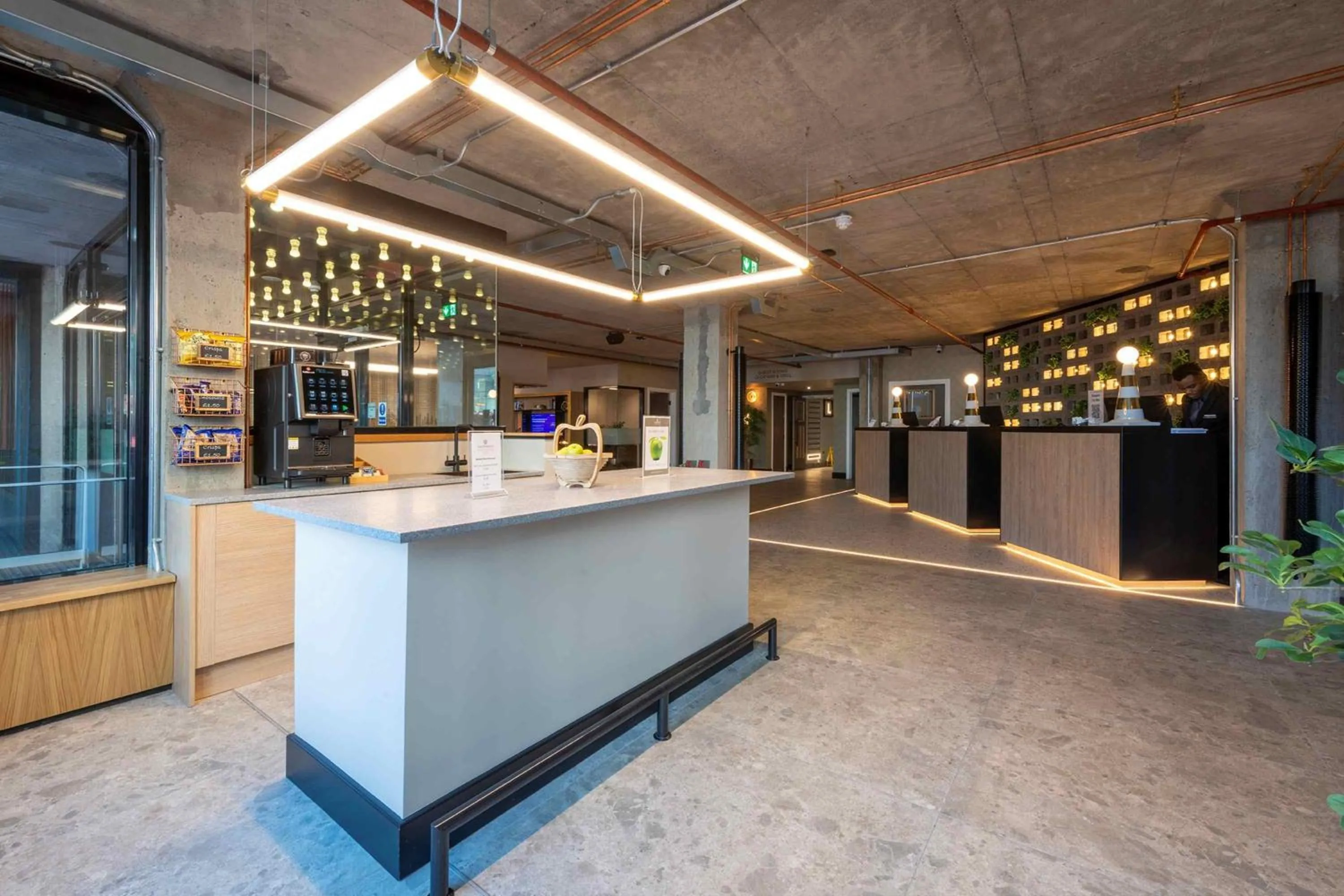 Lobby or reception in Sandman Signature Glasgow Hotel