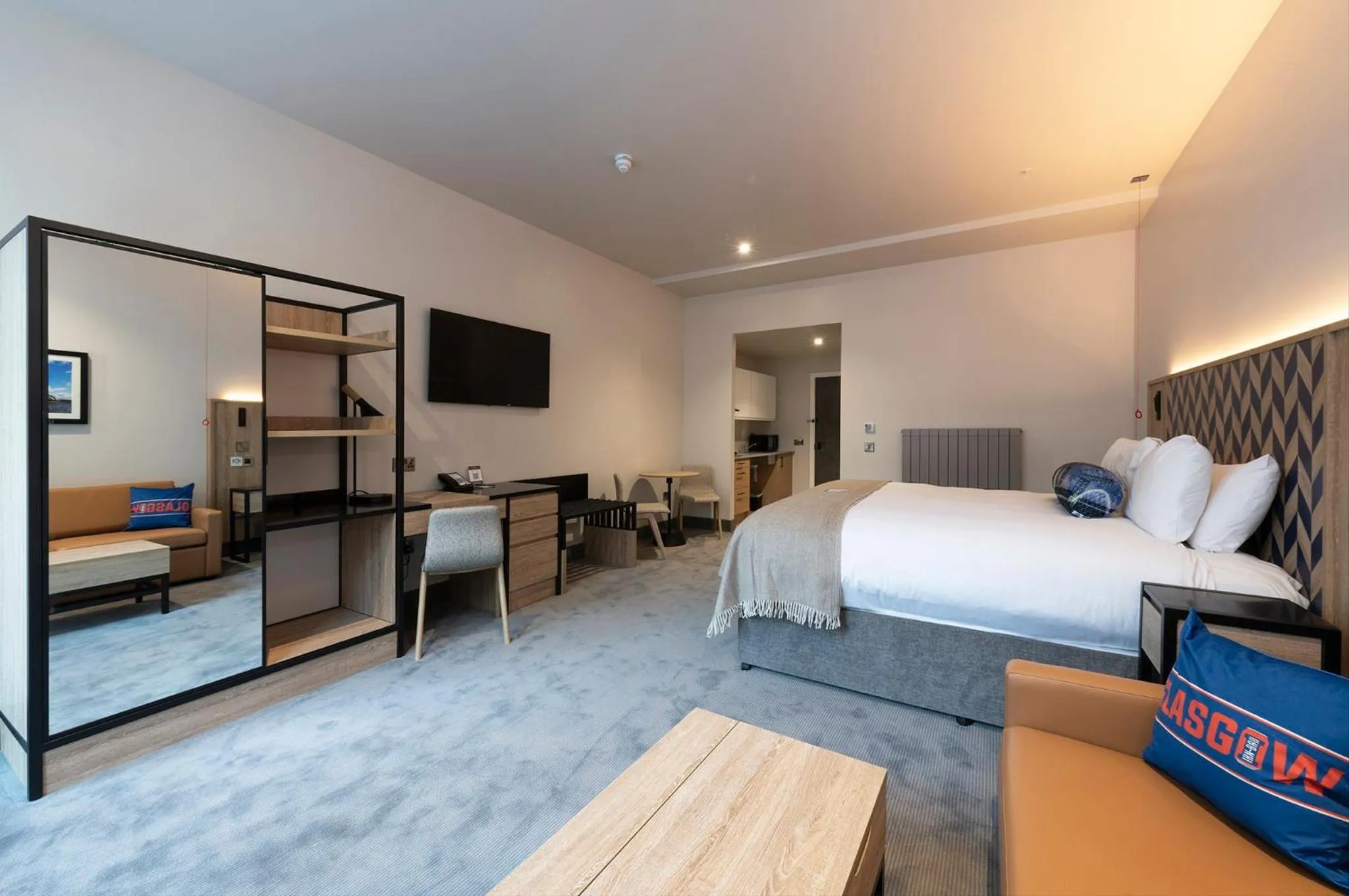 Photo of the whole room, Bed in Sandman Signature Glasgow Hotel