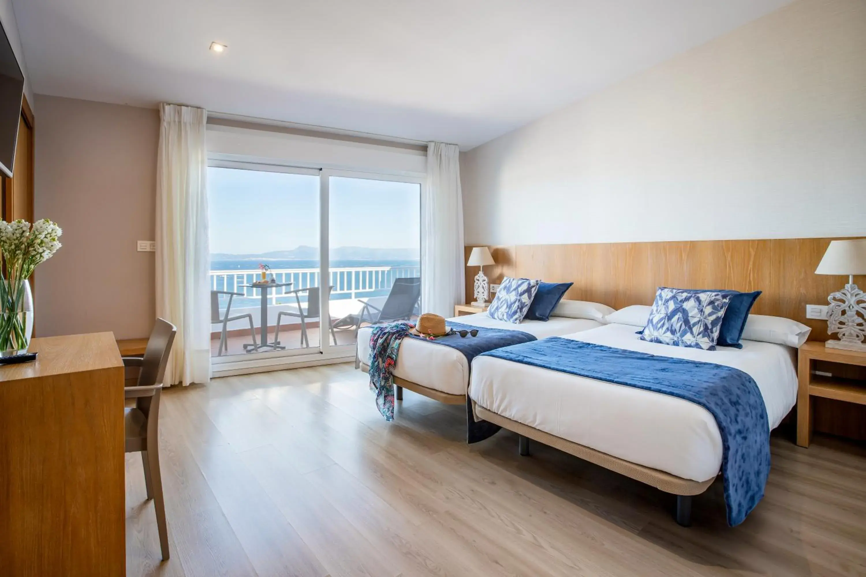 Superior Double or Twin Room with Sea View in Hotel Mirador Ría de Arosa Superior Double or Twin Room with Sea View in Hotel Mirador Ría de Arosa