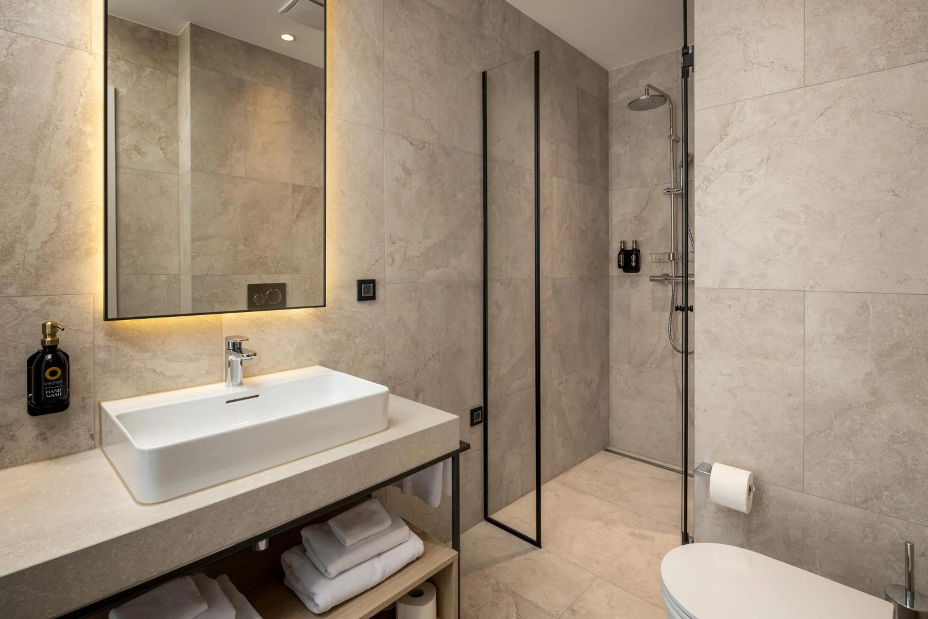 Shower in Emotheo Heritage Hotel