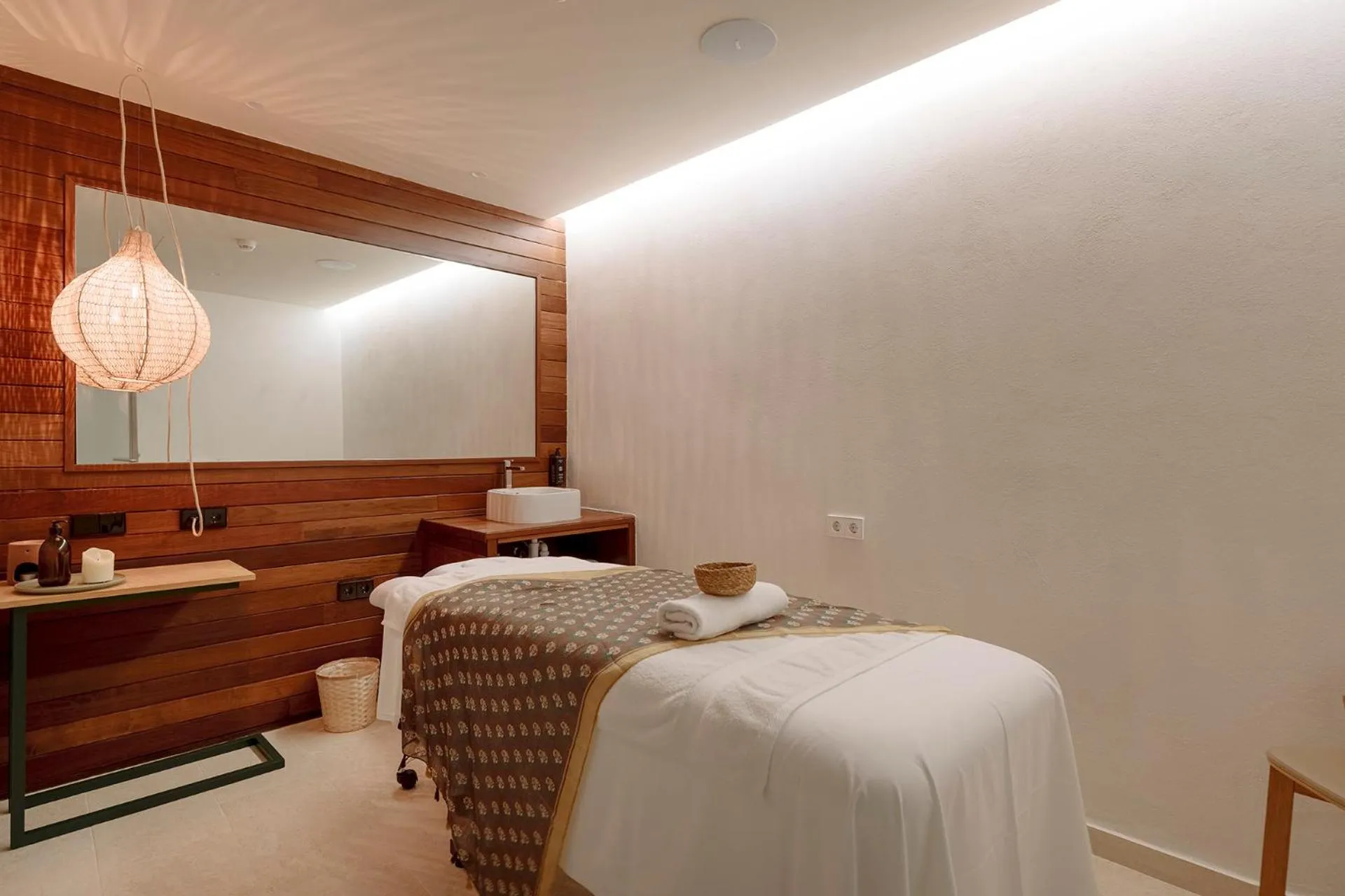 Massage, Bed in Hotel Terraverda at Empordà Golf Resort