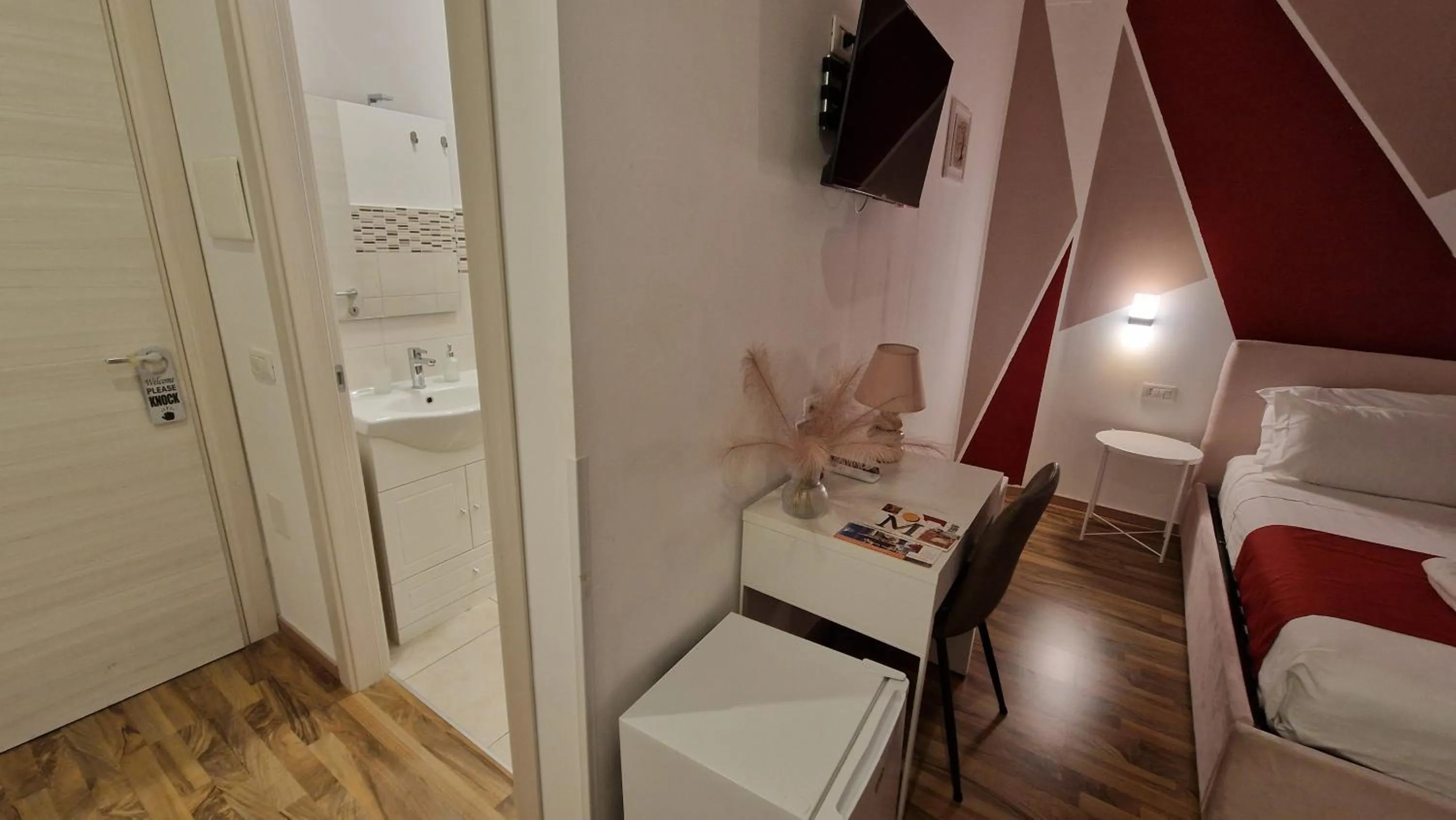 Photo of the whole room, Bed in U Baruni B&B