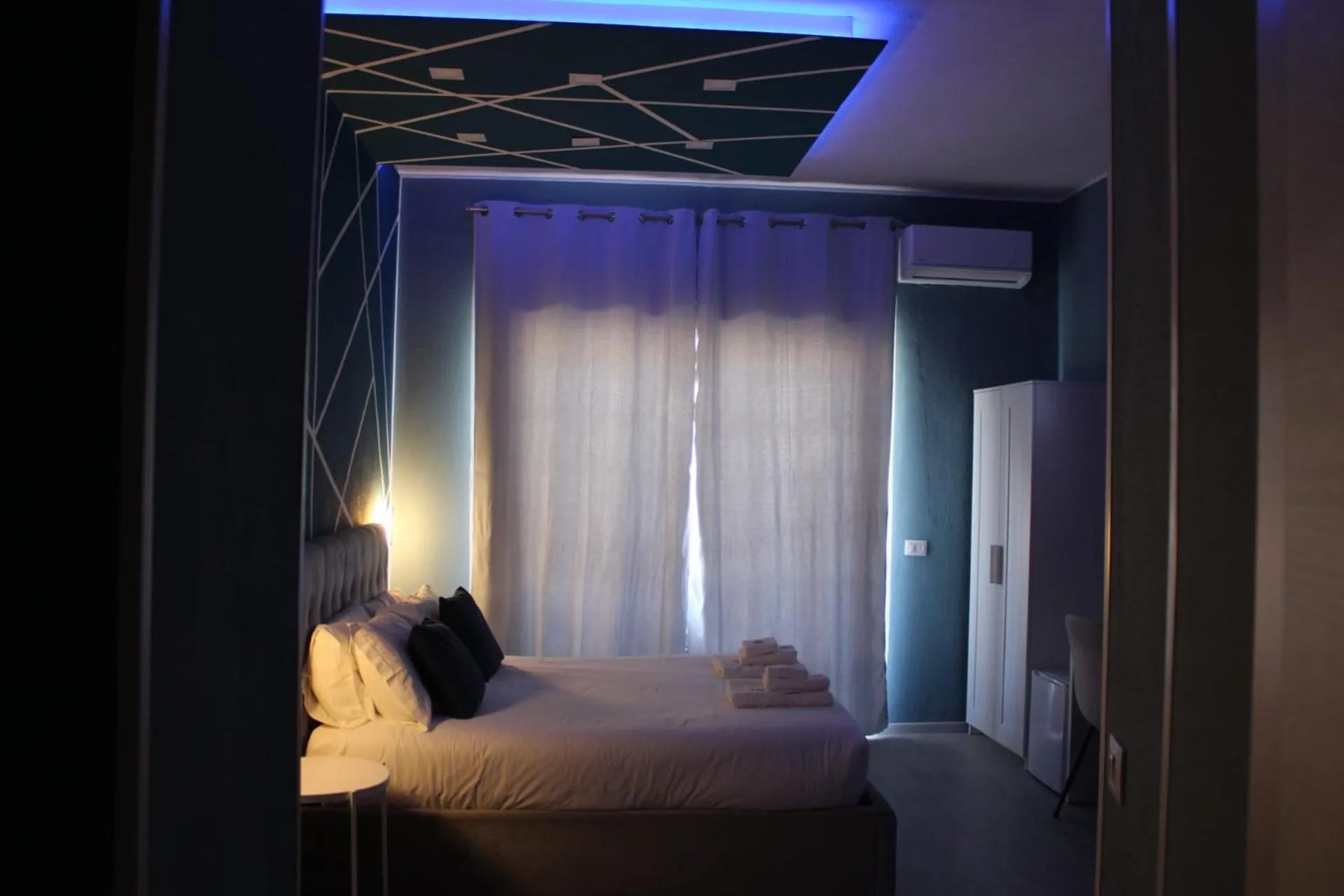 Photo of the whole room, Bed in U Baruni B&B