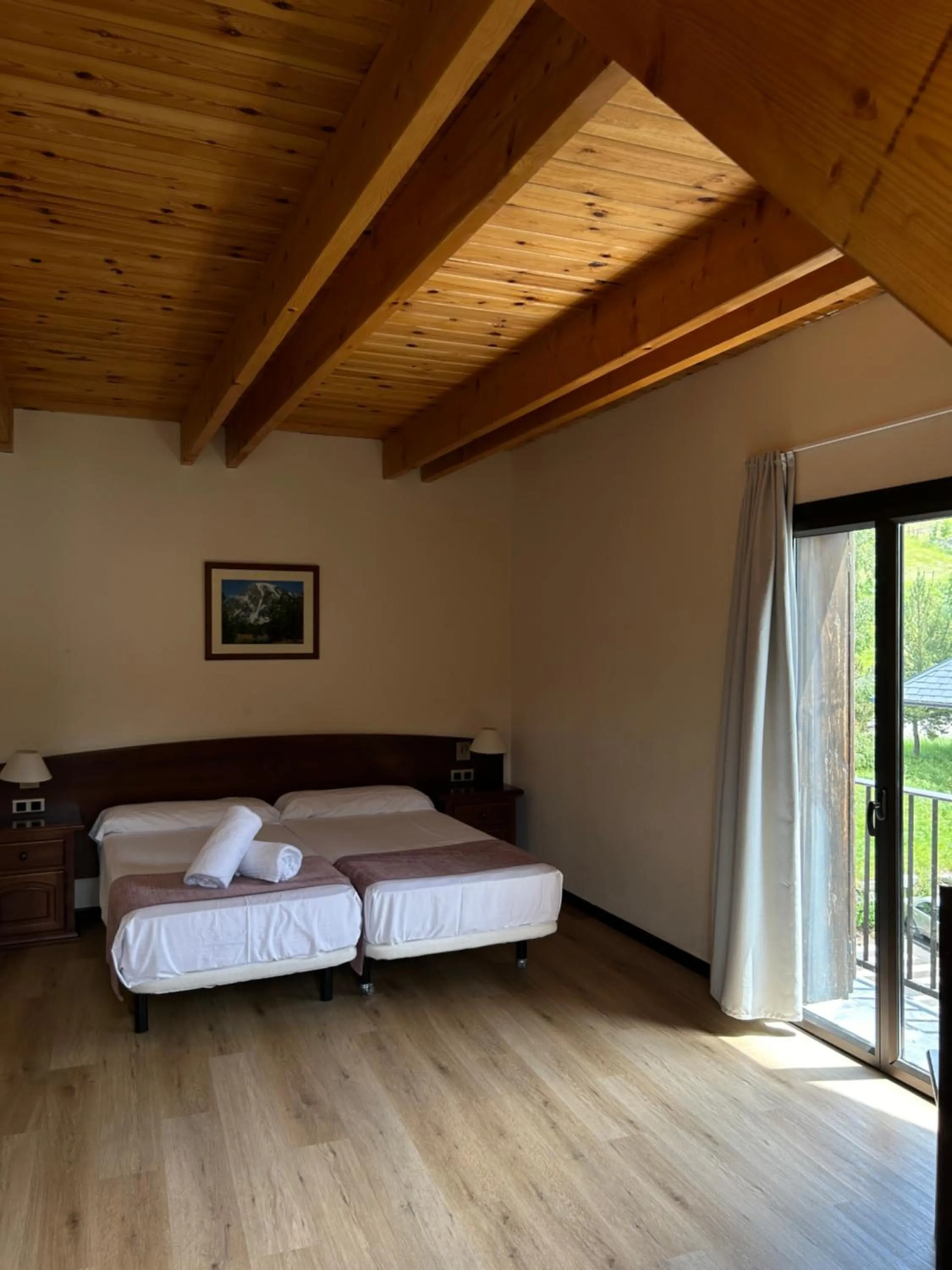 Bed in Hotel Romànic