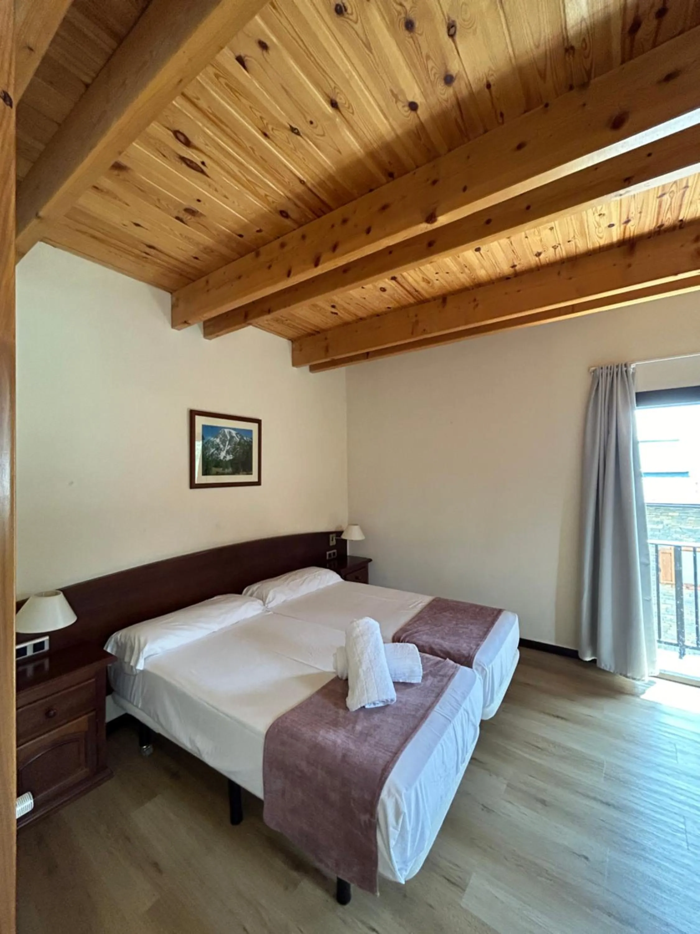 Bed in Hotel Romànic