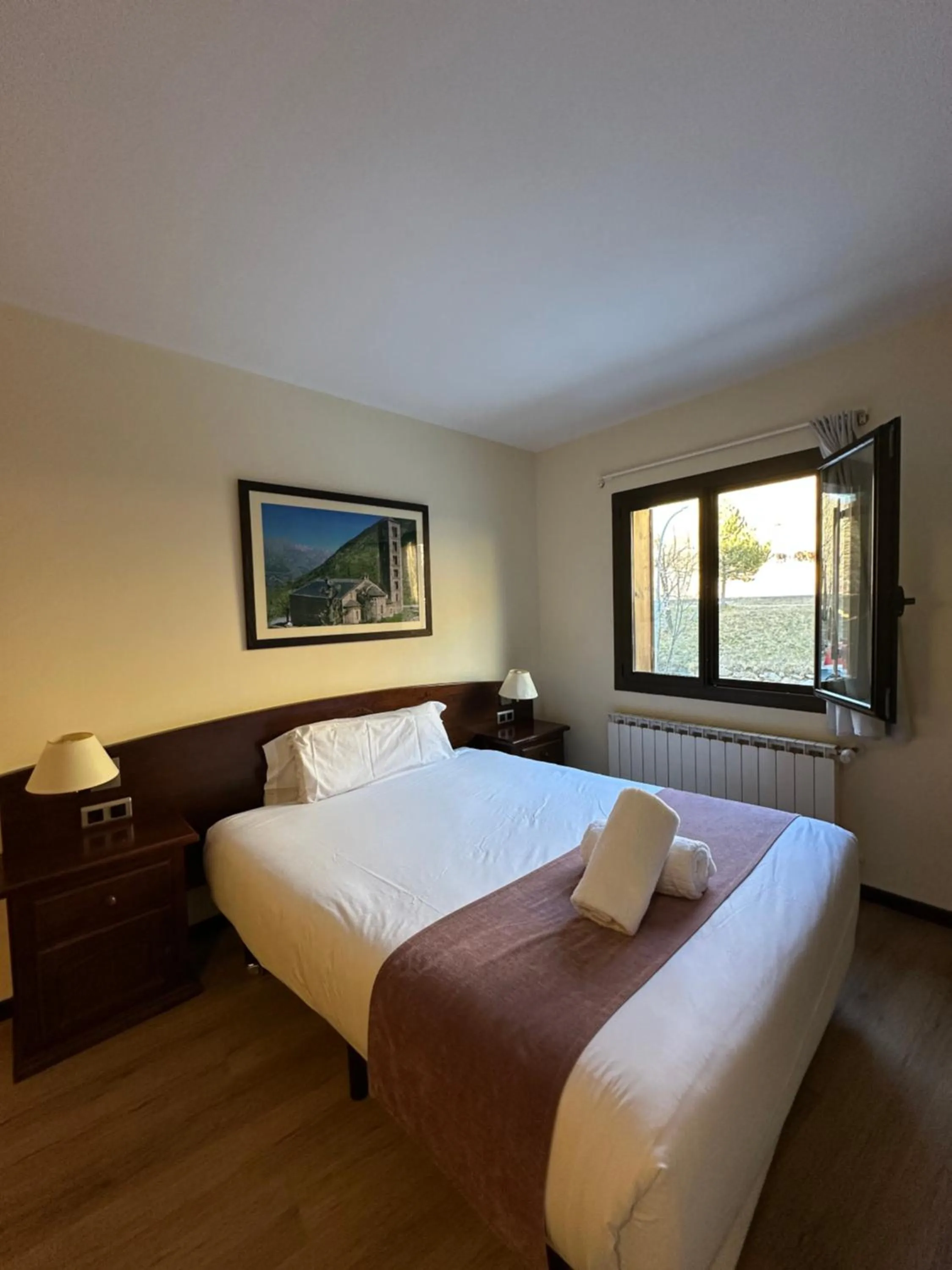 Bed in Hotel Romànic