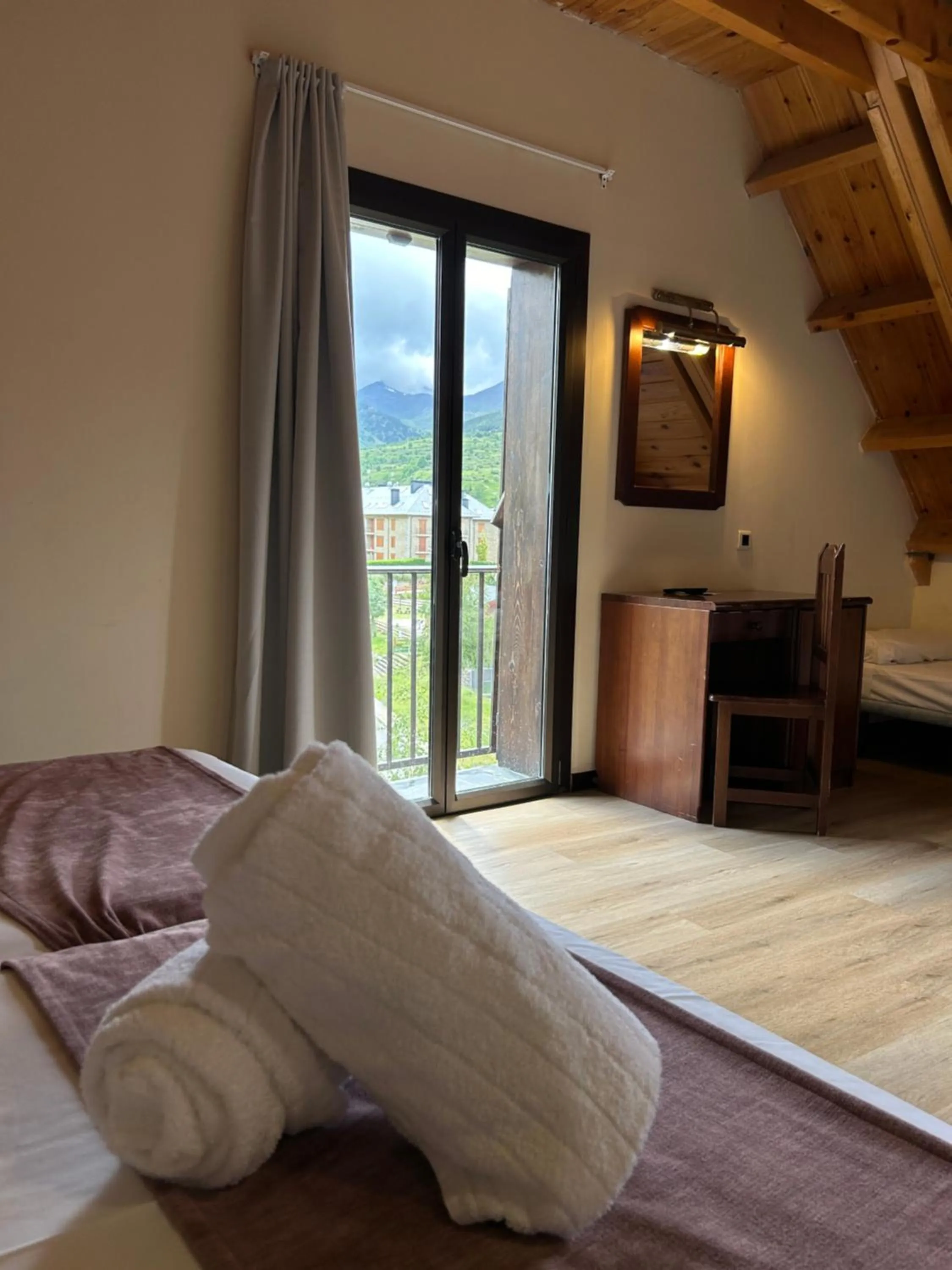 Bed in Hotel Romànic