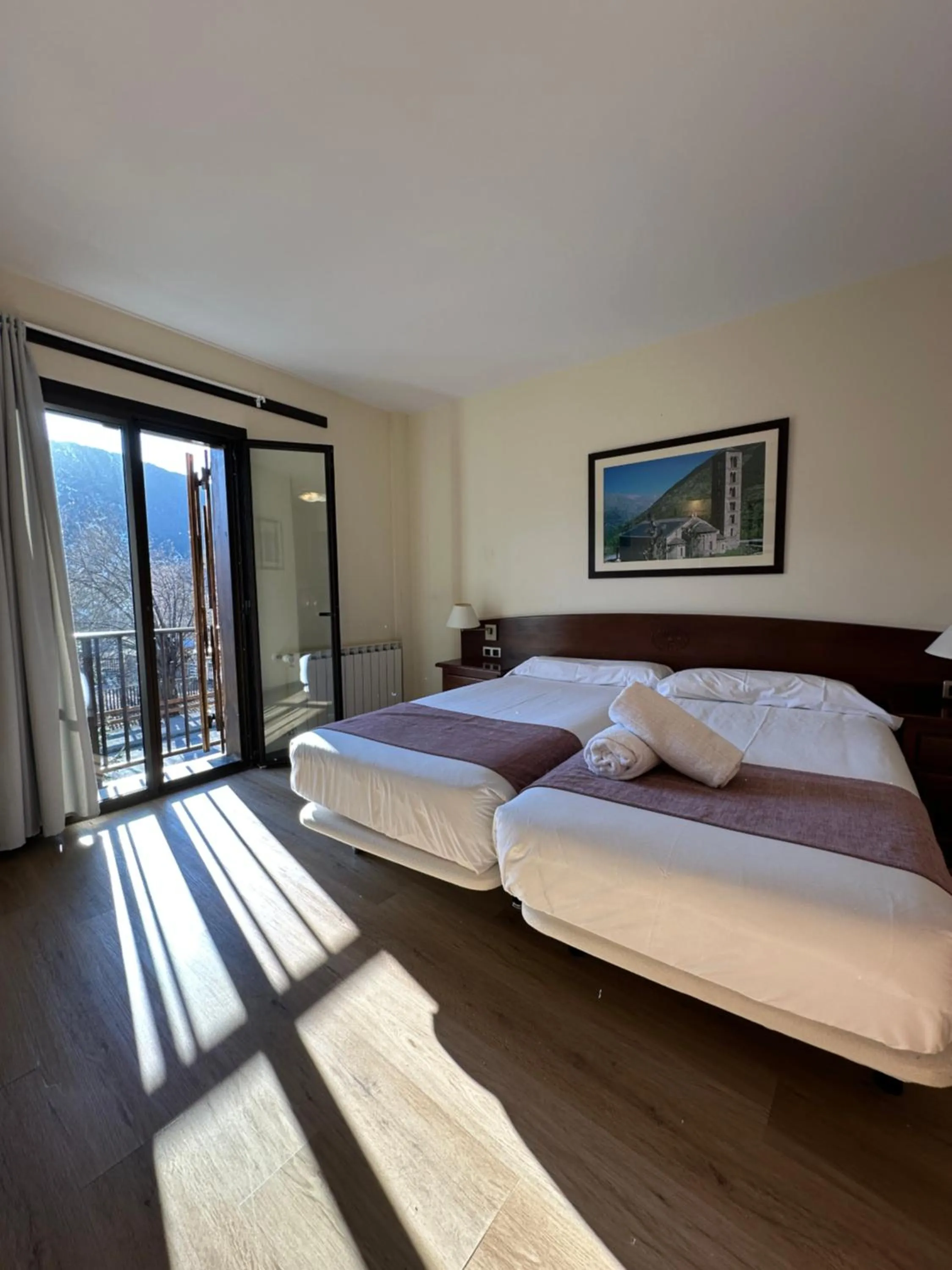 Bed in Hotel Romànic