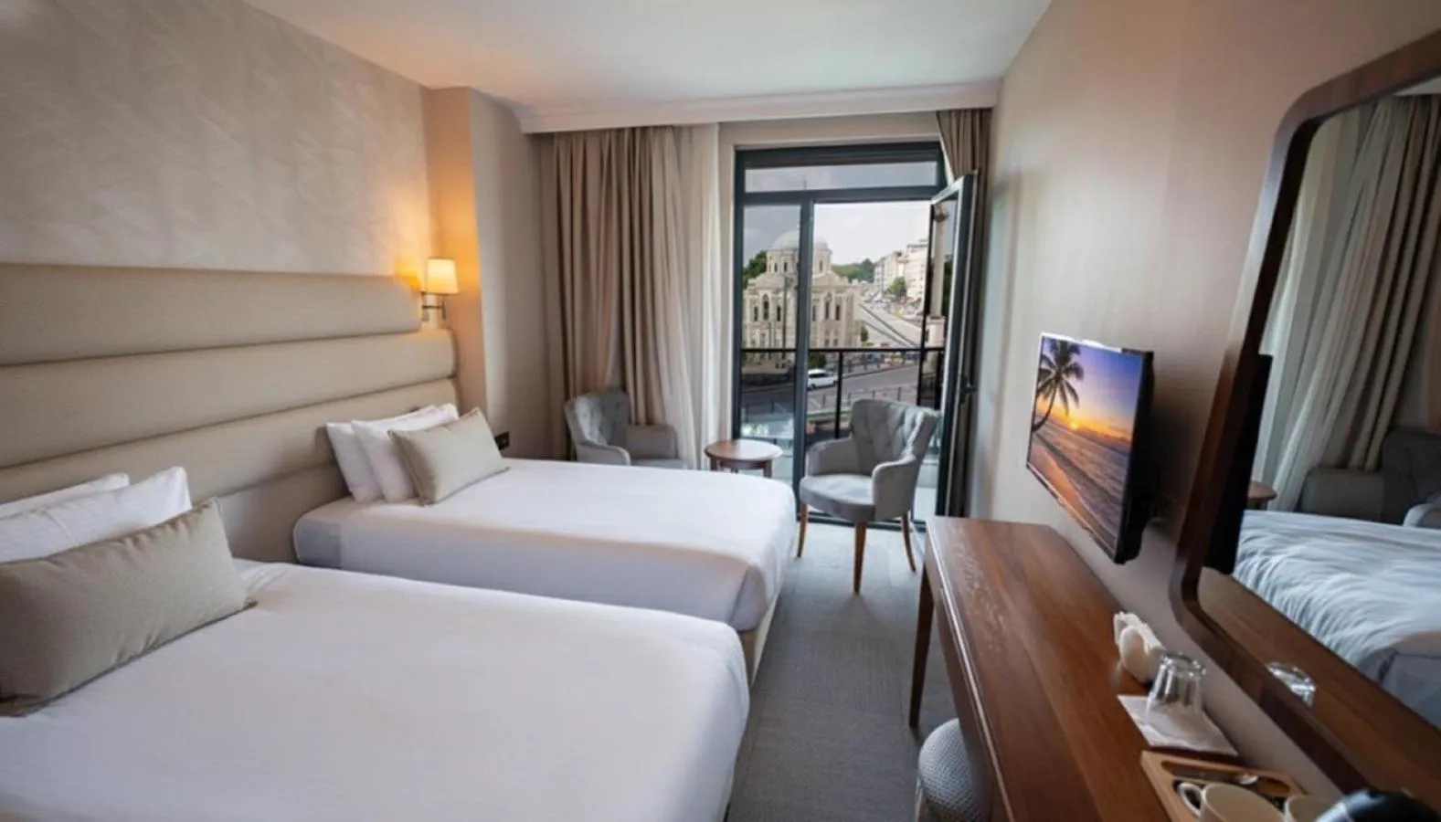 Balcony/Terrace, Bed in Istanbul Midpoint Hotel