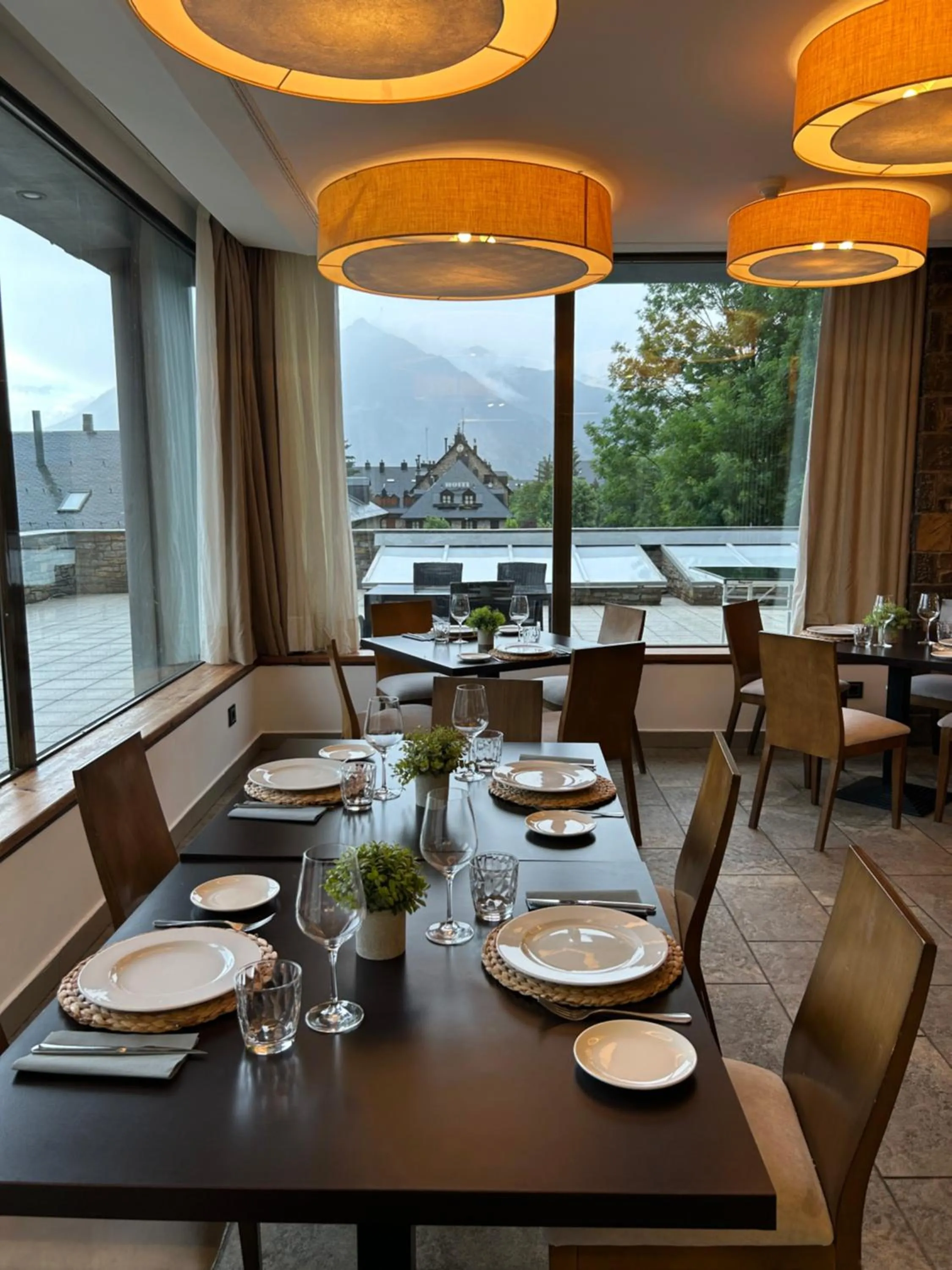 Dining area in Aparthotel Siente Boí & SPA