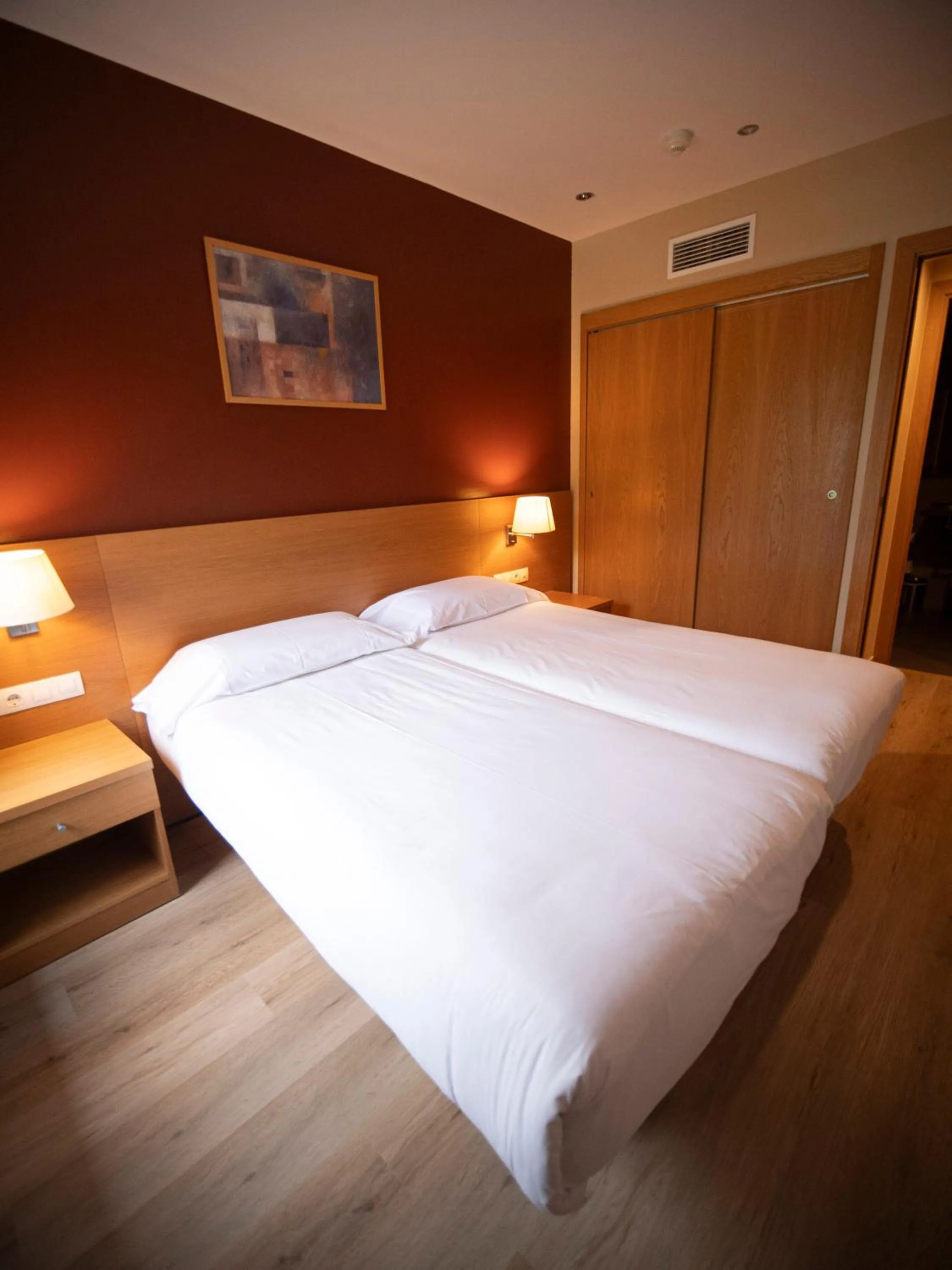 Property building, Bed in Aparthotel Siente Boí & SPA