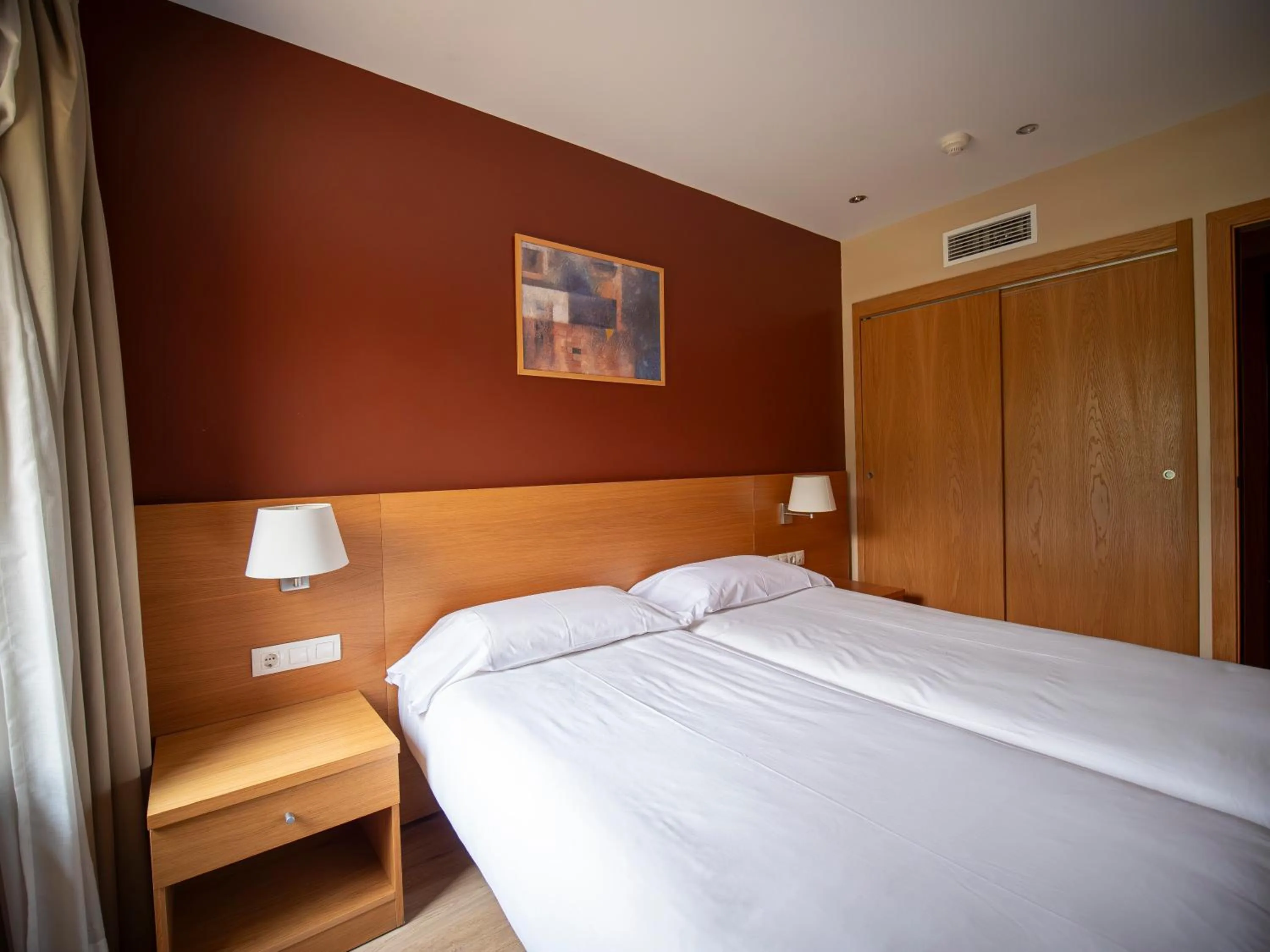 Property building, Bed in Aparthotel Siente Boí & SPA