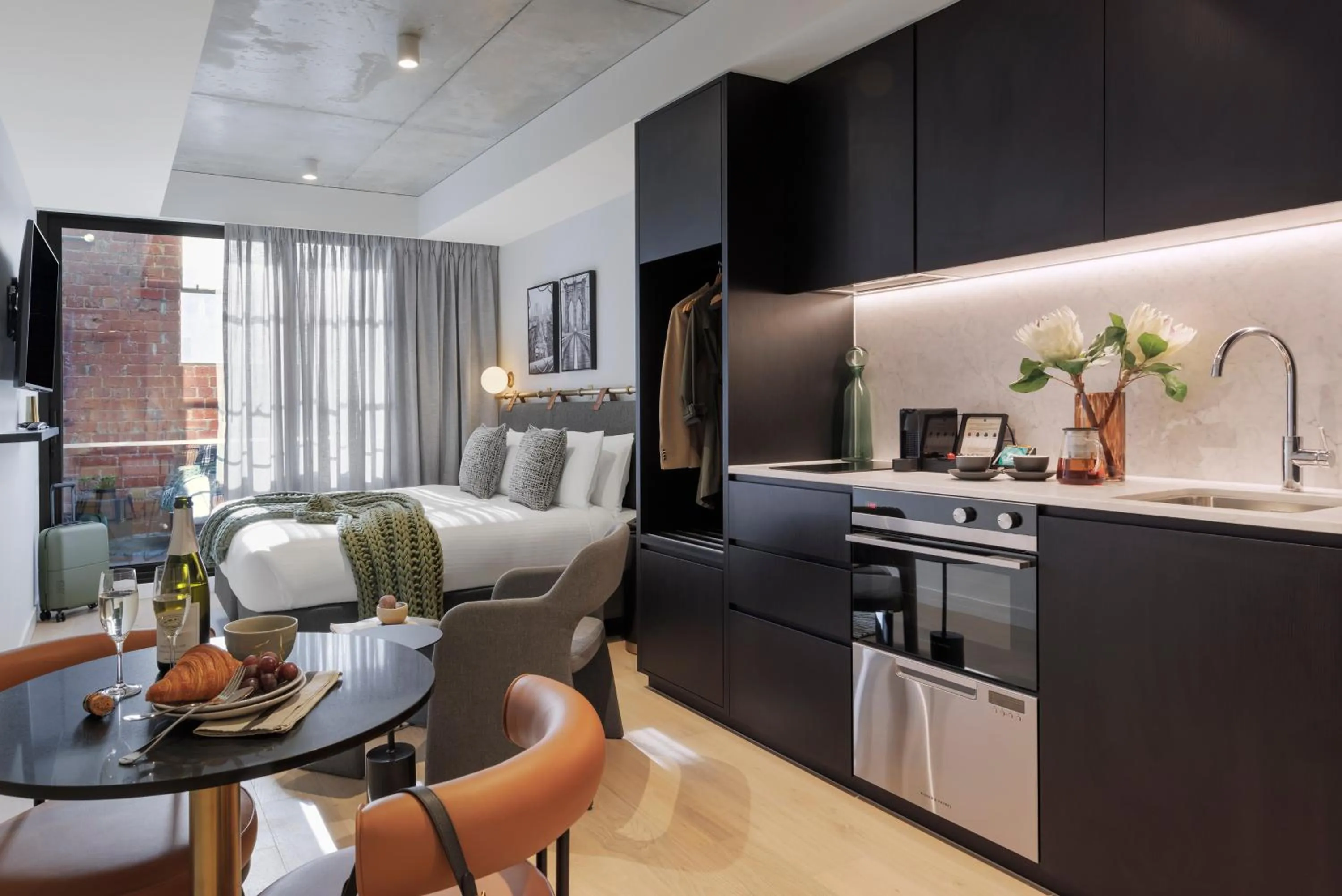 Photo of the whole room in Veriu Collingwood