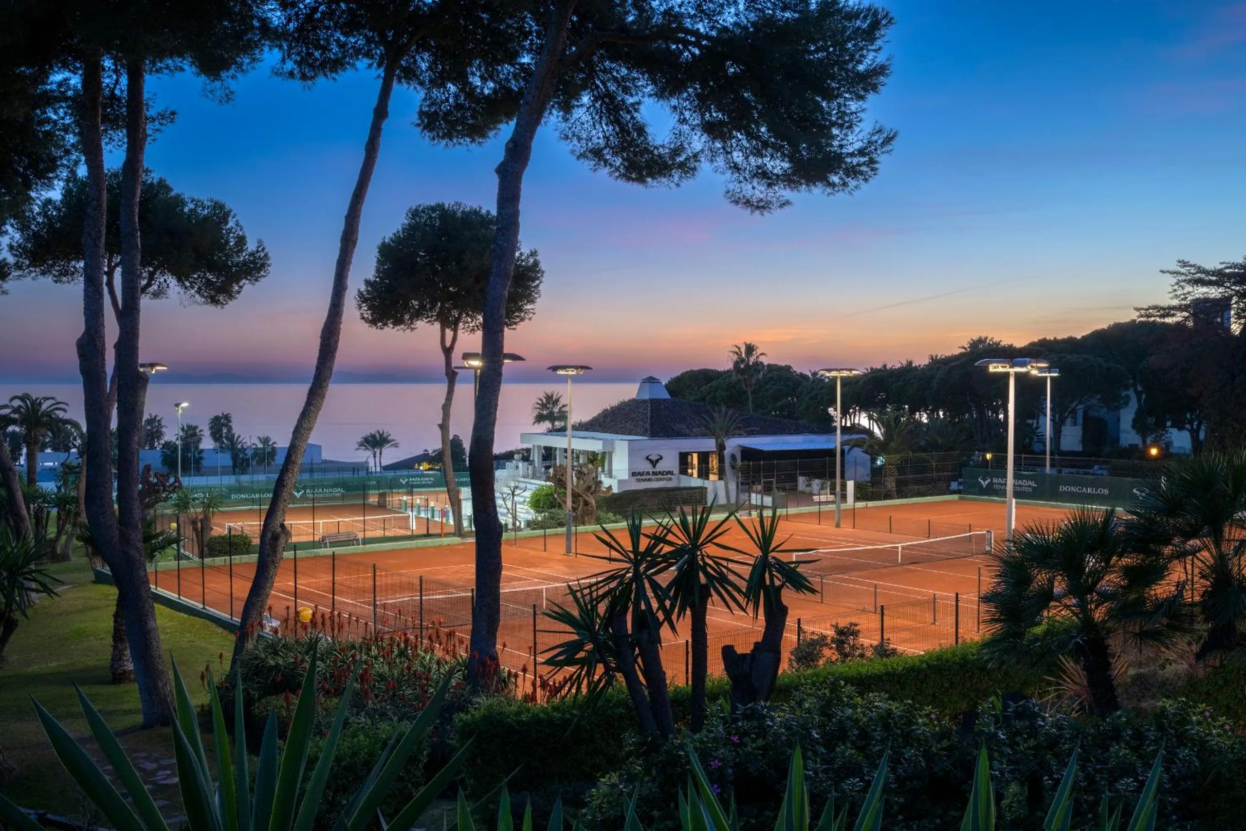 Tennis court in Don Carlos Marbella