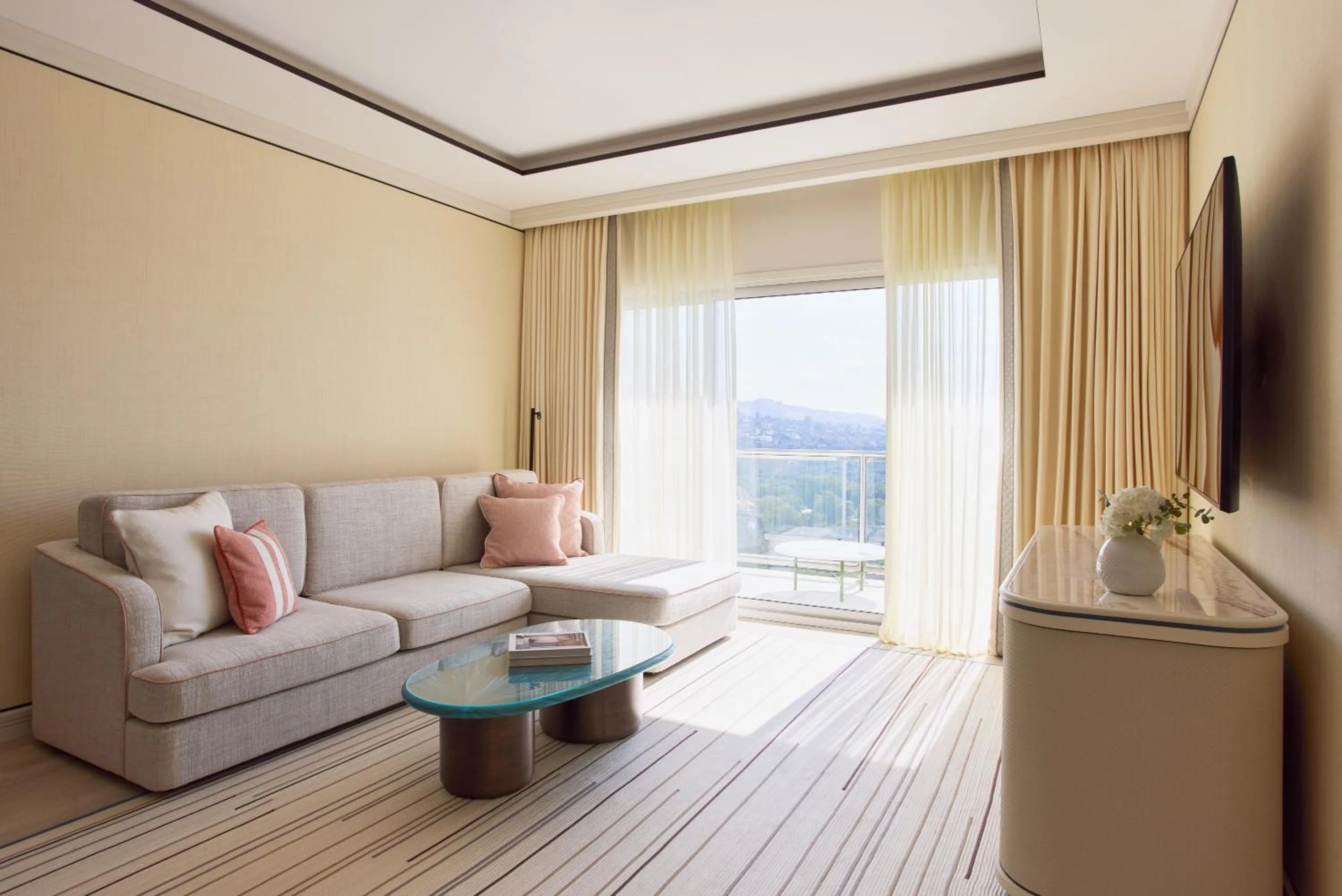 Seating area in Don Carlos Marbella