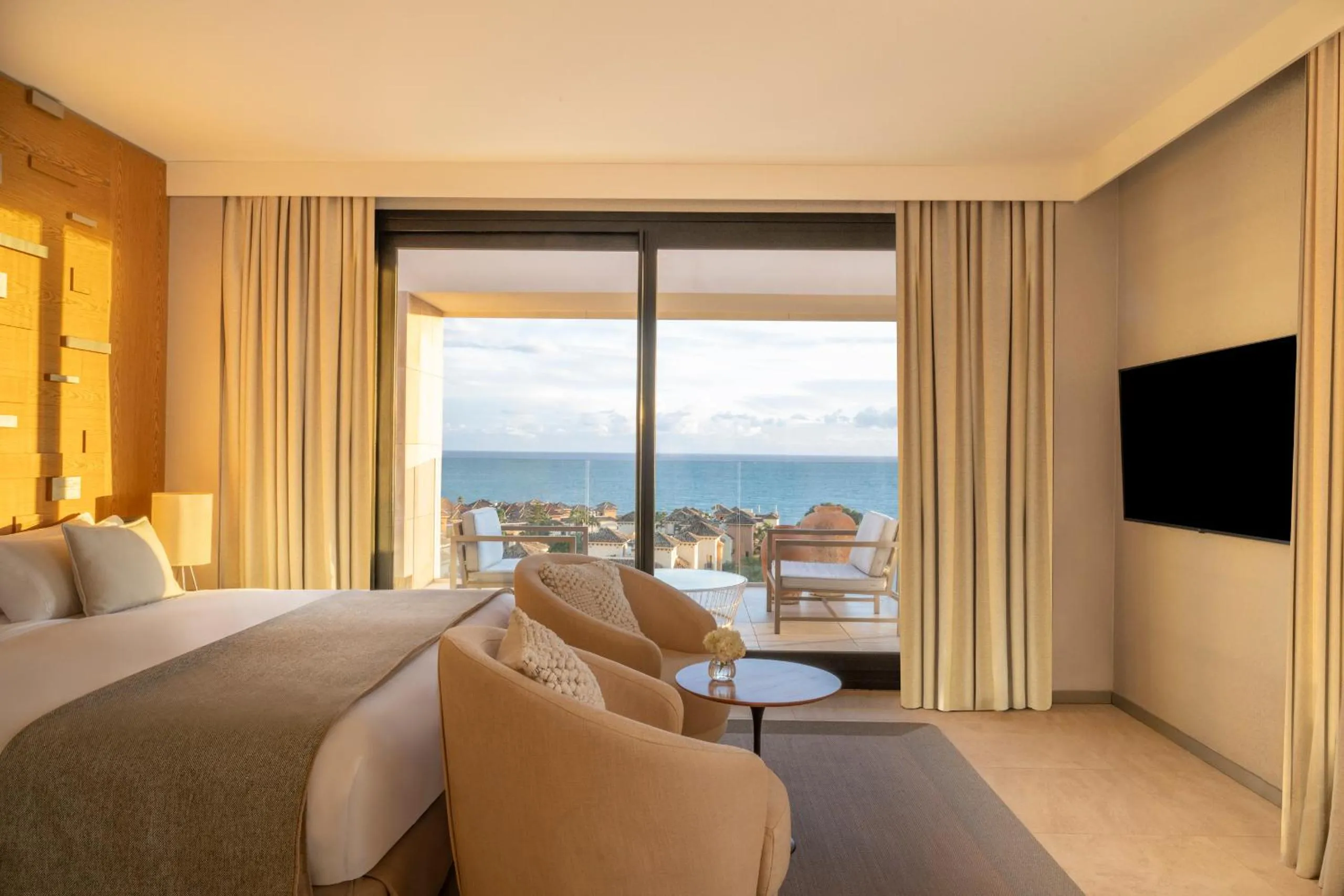 Bedroom, Bed in Don Carlos Marbella